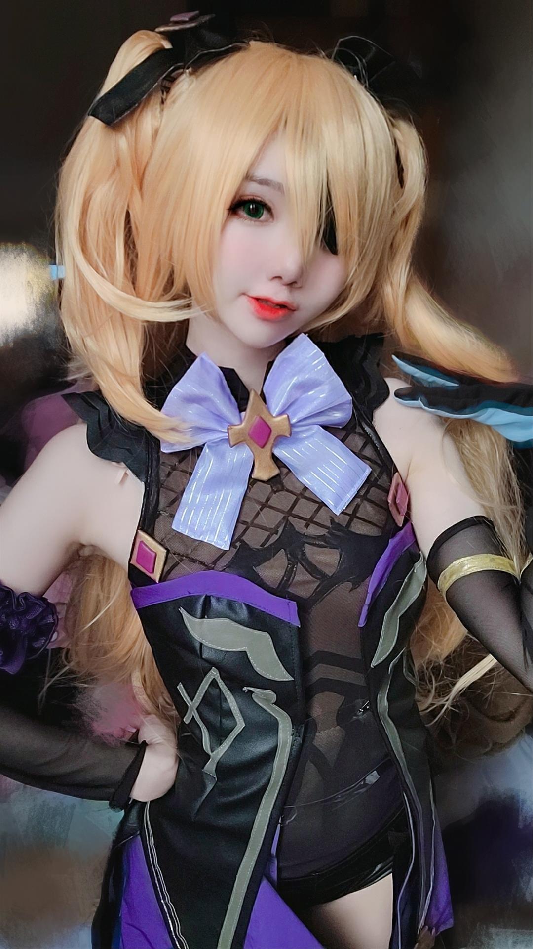 Sally Dorasnow Fischl Selfie [15P-19MB]