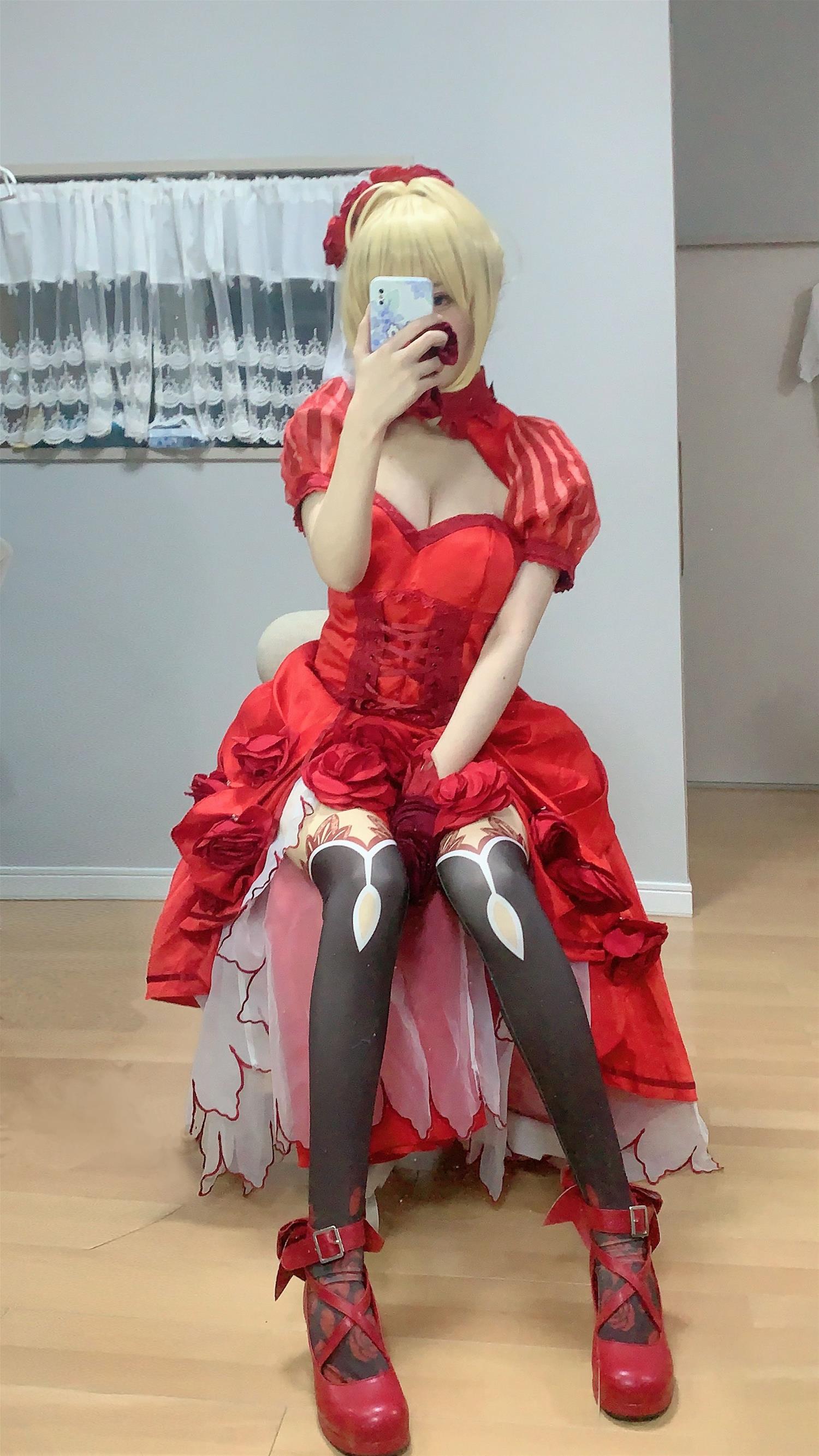 千阳 尼禄红礼服 [11P-23MB]