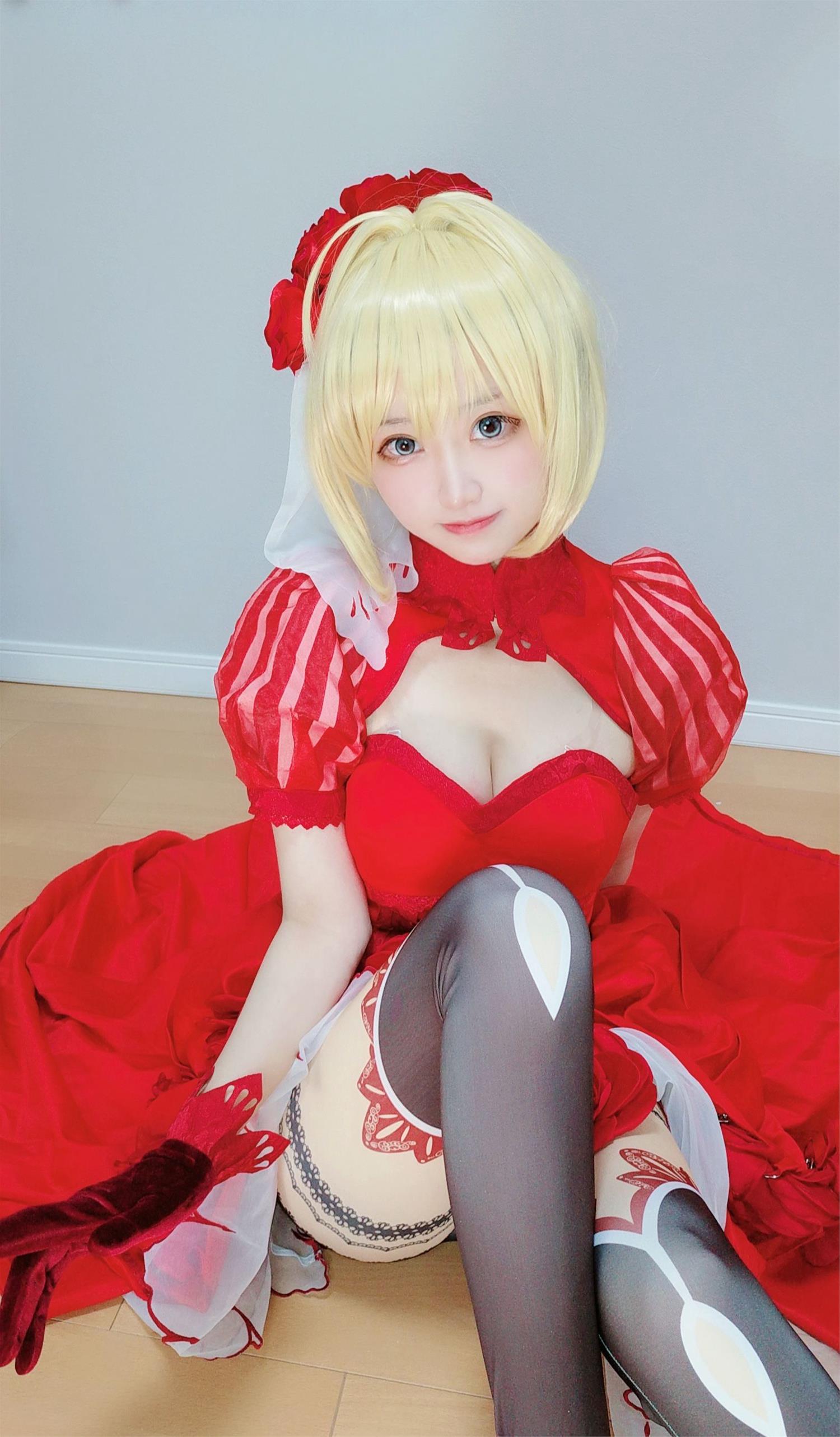 千阳 尼禄红礼服 [11P-23MB]