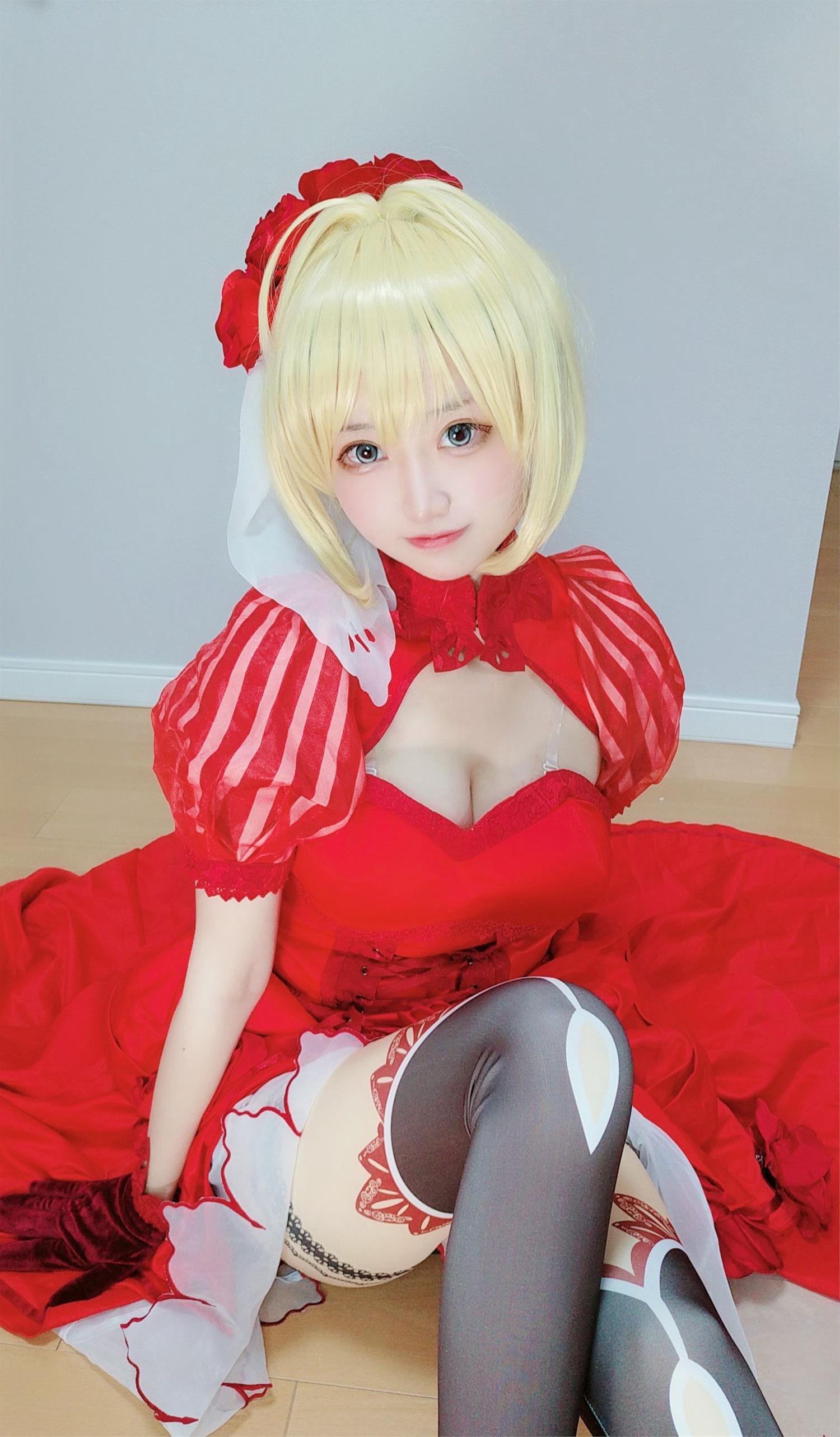 千阳 尼禄红礼服 [11P-23MB]