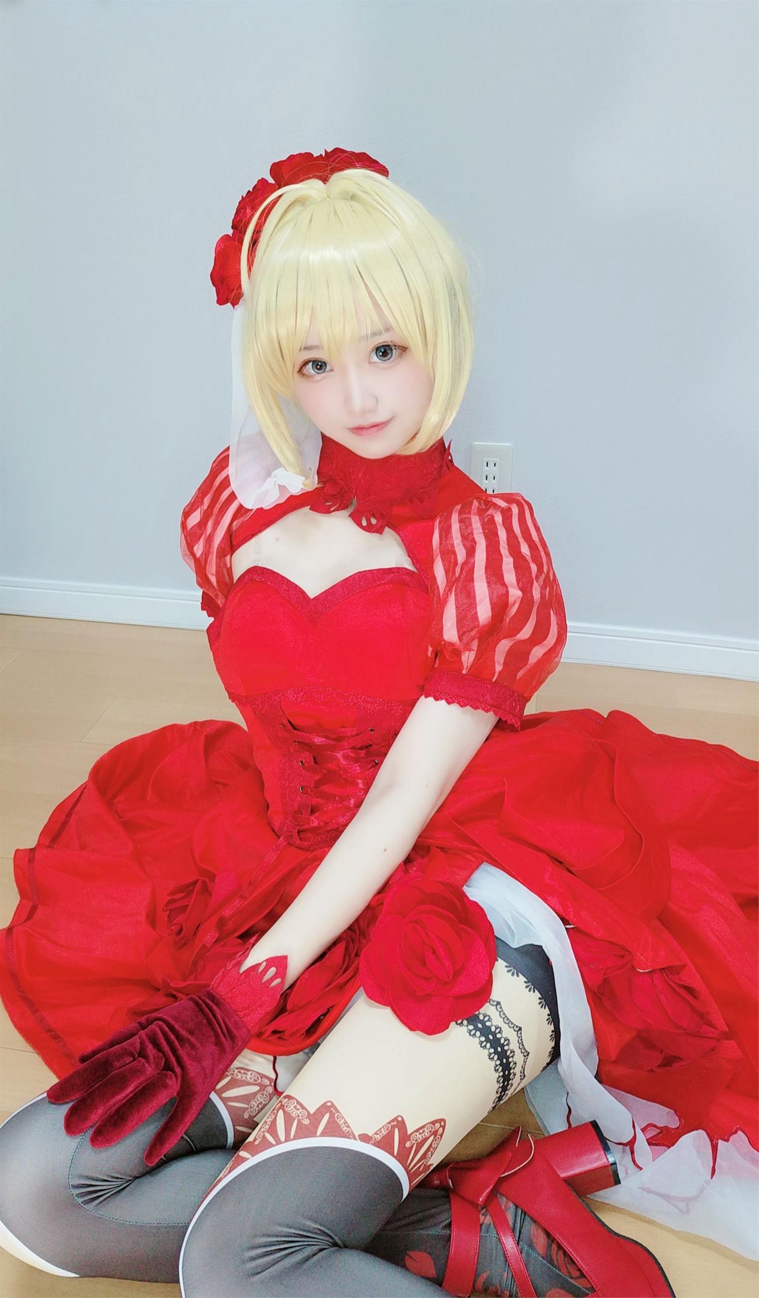 千阳 尼禄红礼服 [11P-23MB]