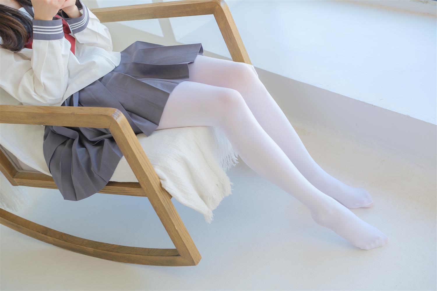 森萝财团 雏菊-008 小七 真空 80D 13D 白丝+少量果足 [123P1V-5.61GB]