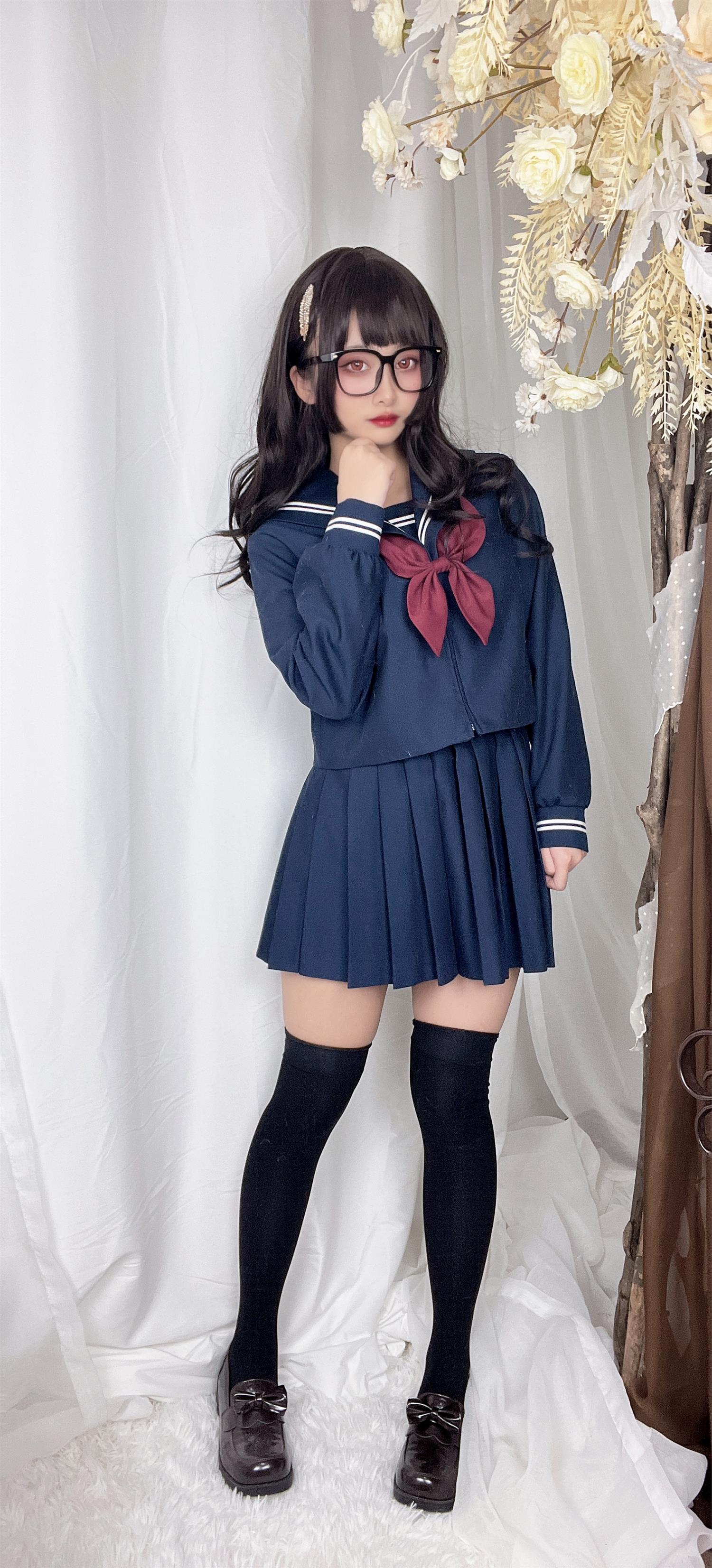 洛璃 LoLiSAMA 第一次的约会 [113P3V-1.84GB]