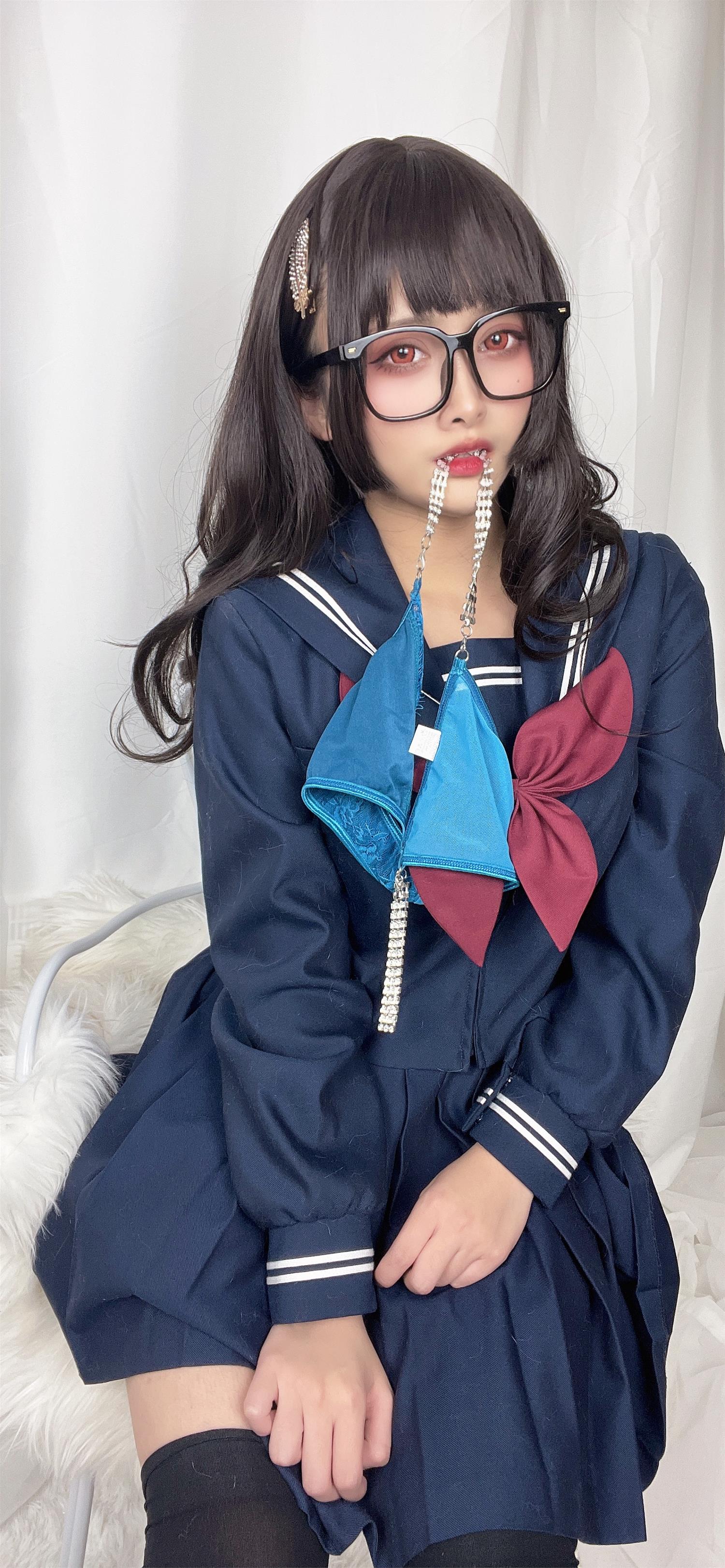 洛璃 LoLiSAMA 第一次的约会 [113P3V-1.84GB]