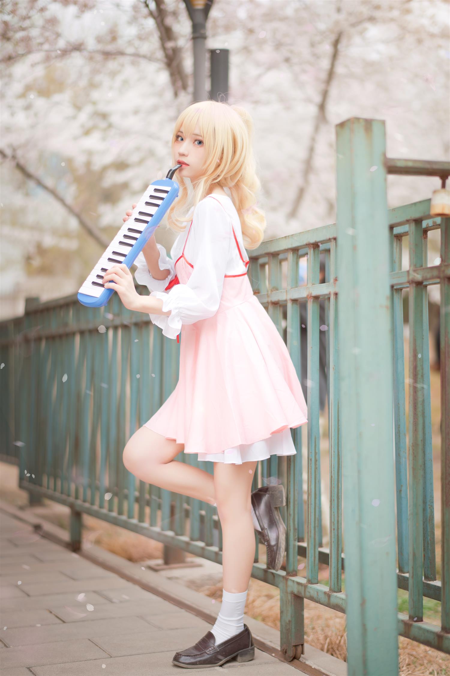 花柒Hana 宫园熏粉裙 [9P-87MB]