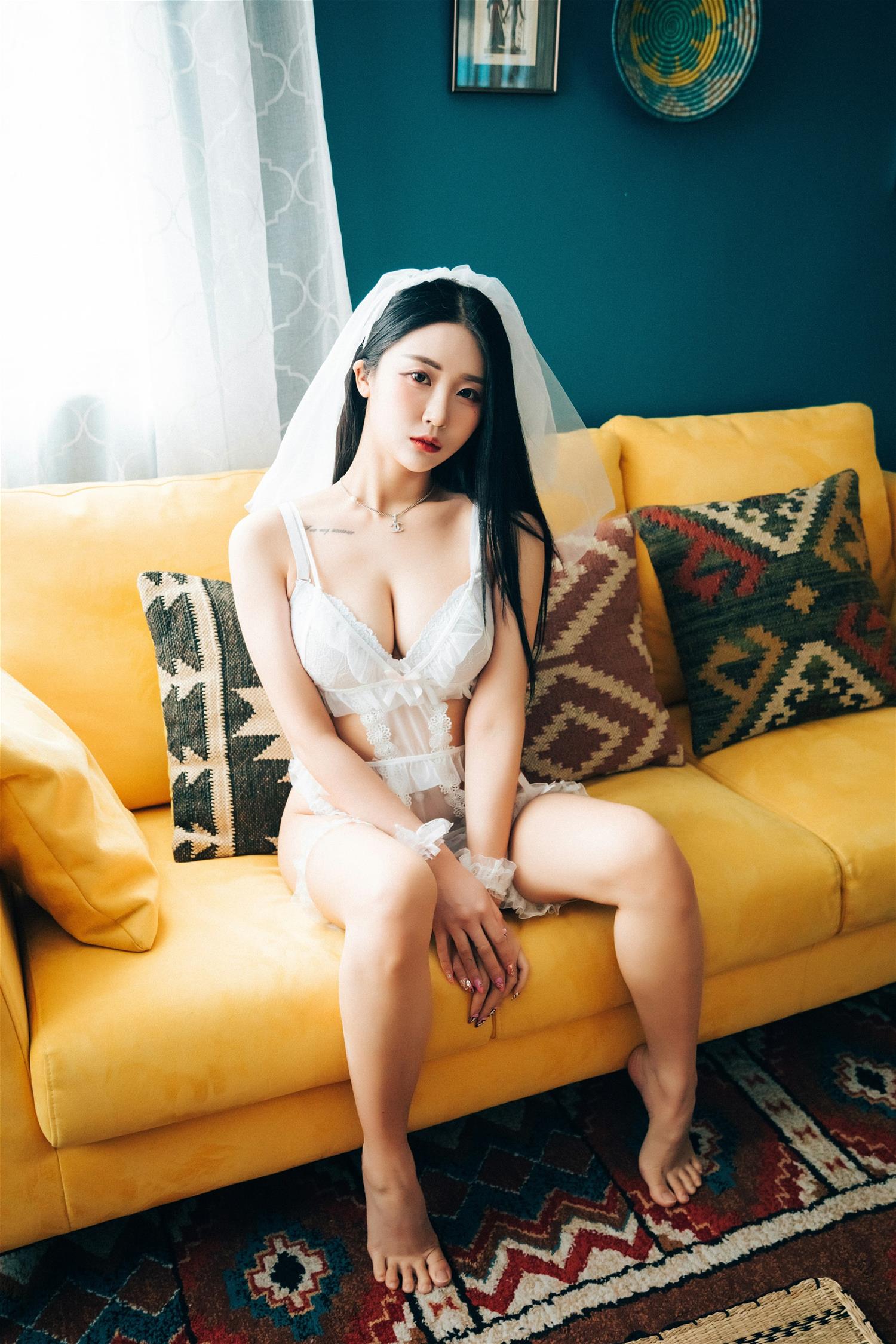 Bomi (보미) LOOZY Holiday [94P-137MB]