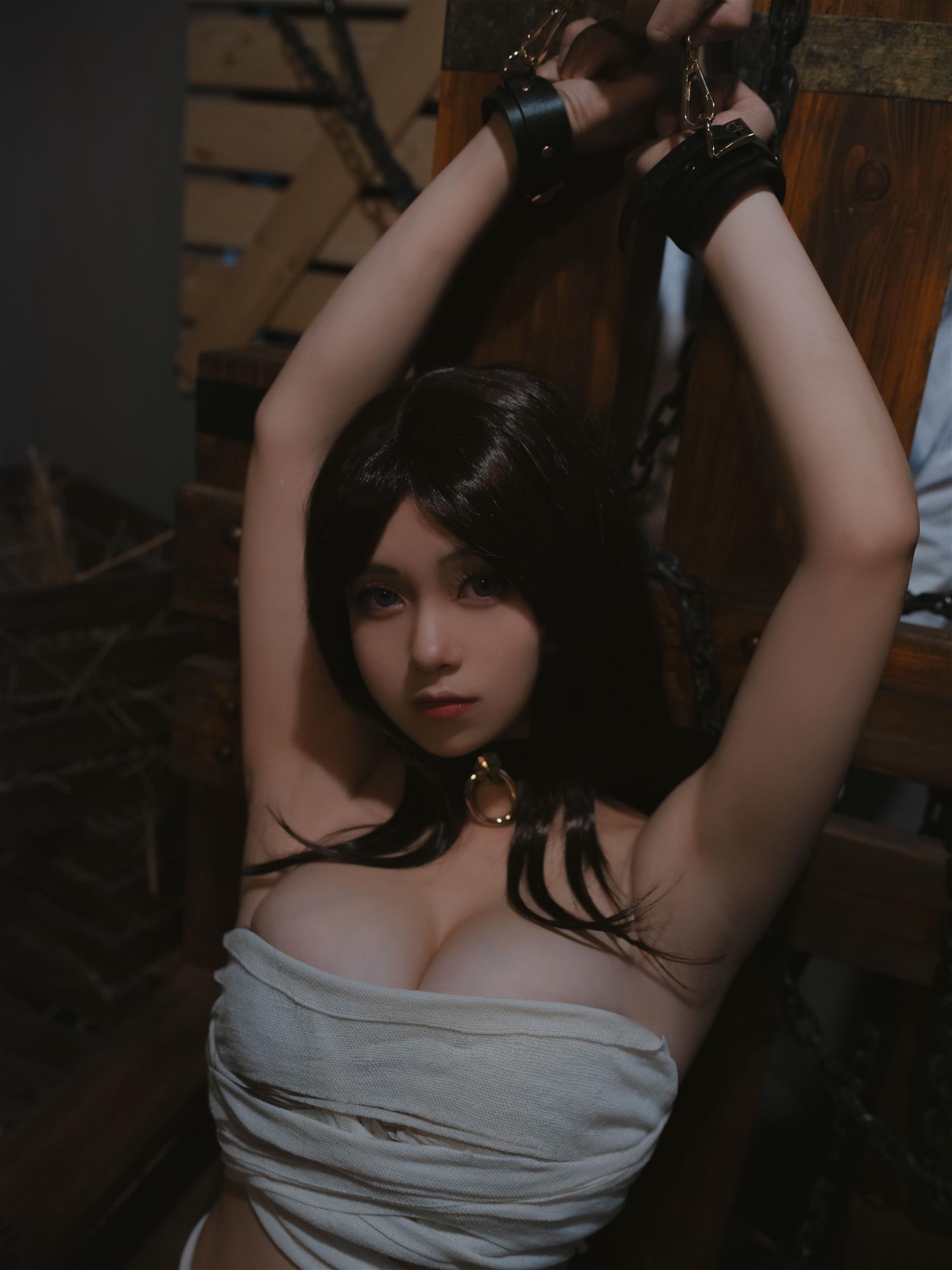 末夜787 奴隶x女皇 [18P-168MB]