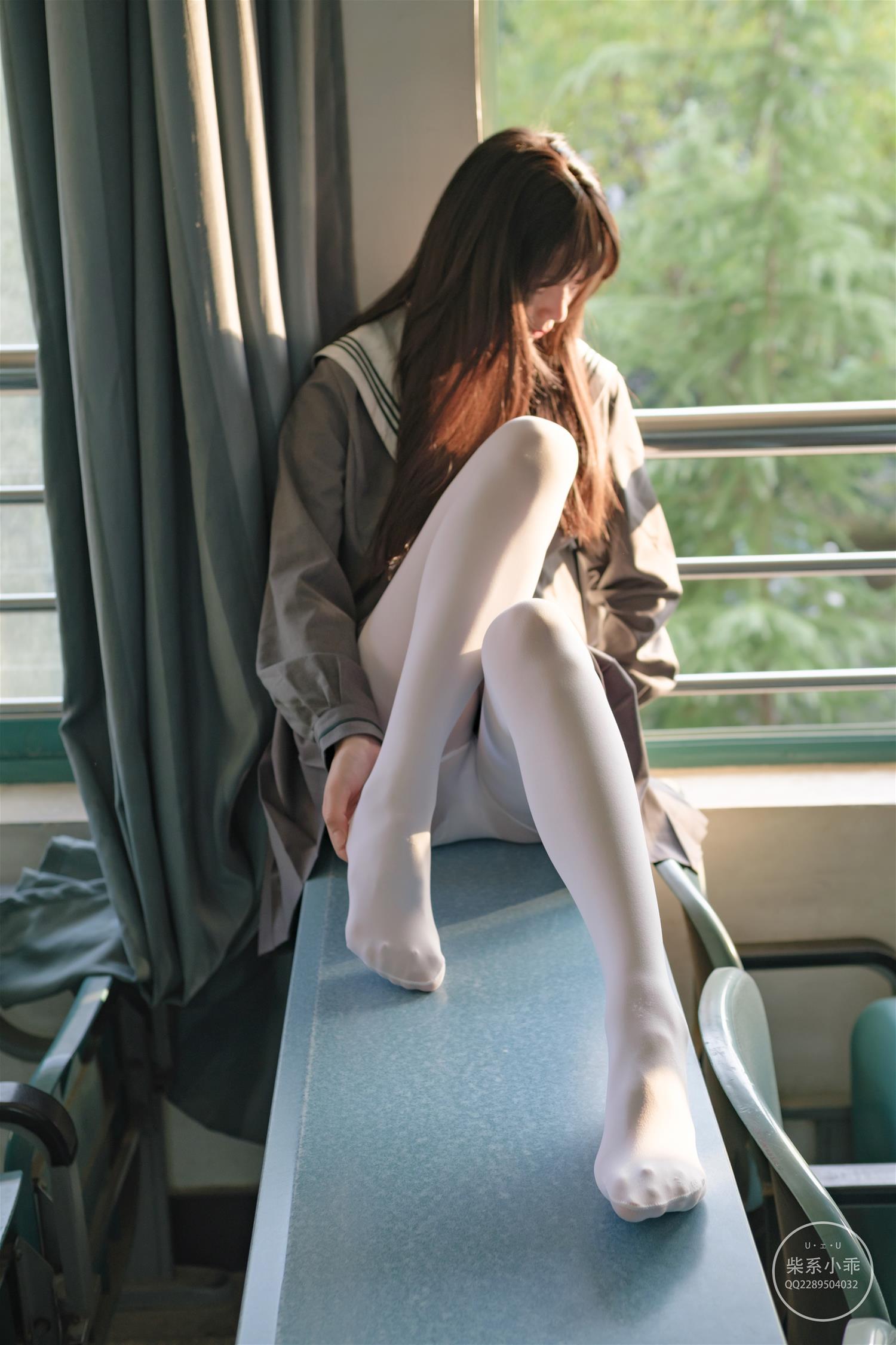 稚乖画册 夜夜 教室 [63P1V-595MB]