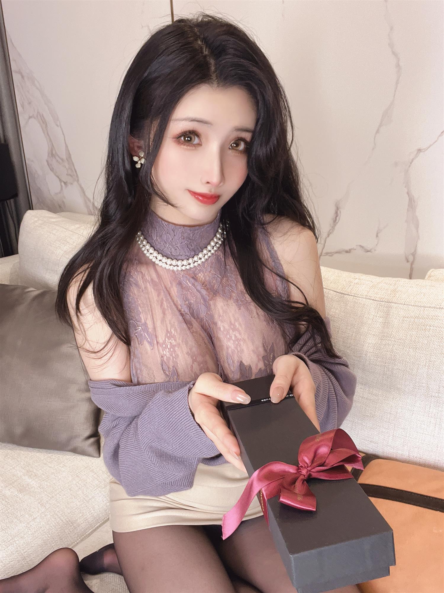 rioko凉凉子 情人节巧克力 [40P20V-1.02GB]