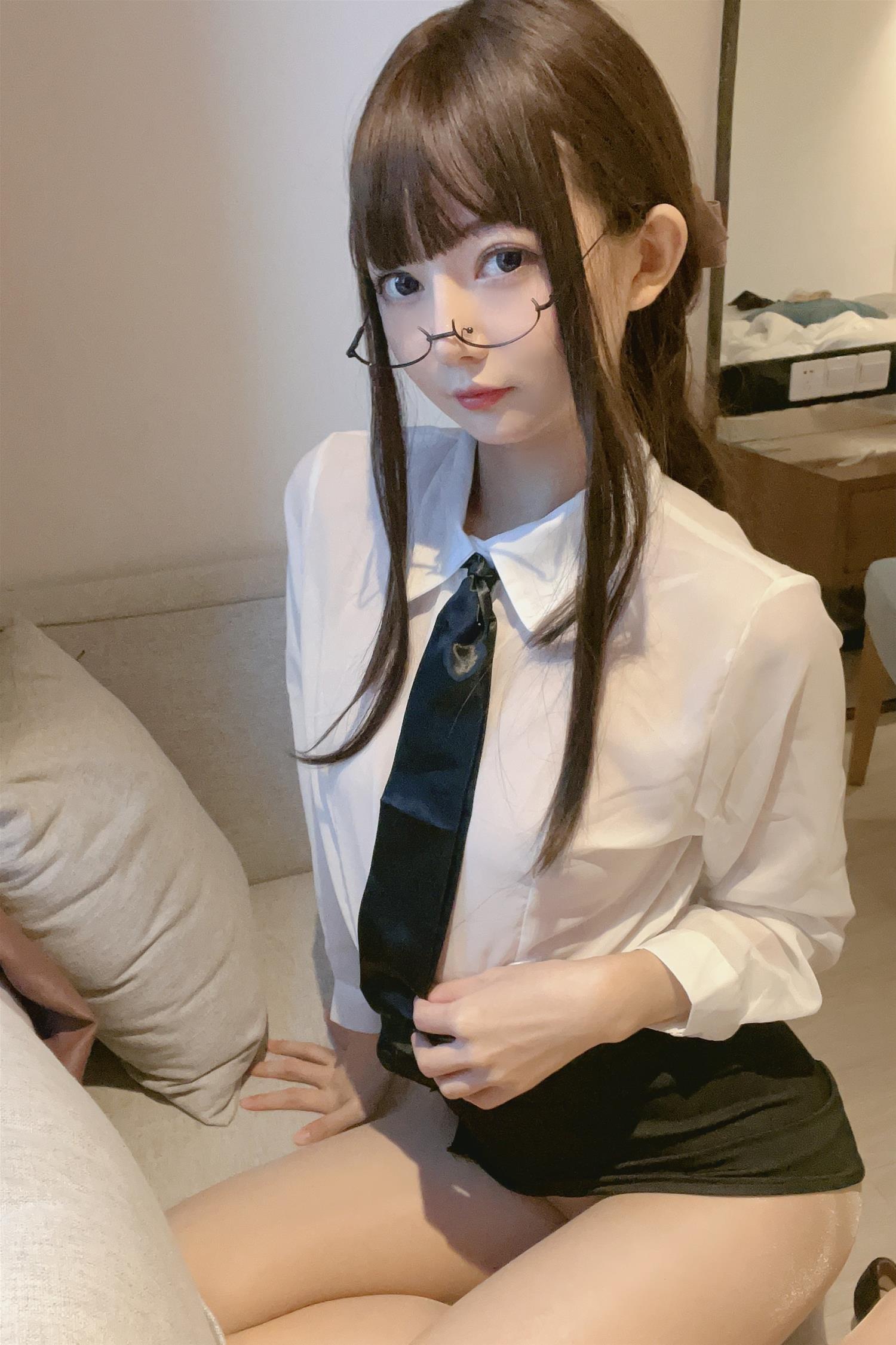 51酱 真空无内肉丝 [52P7V-421MB]