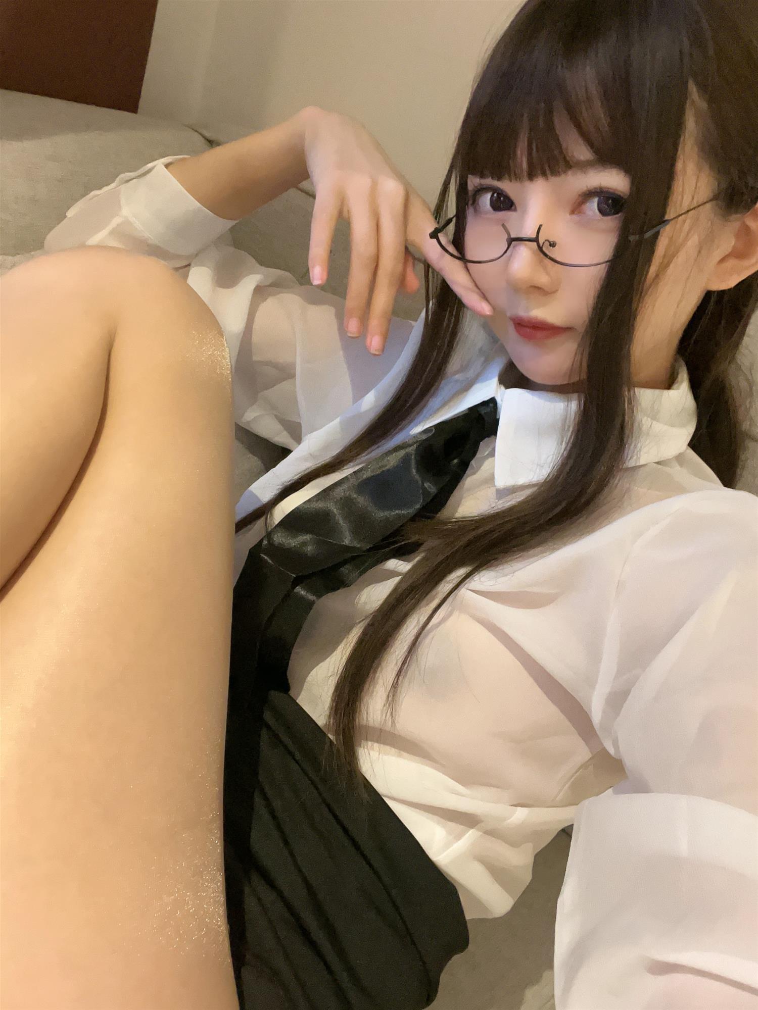 51酱 真空无内肉丝 [52P7V-421MB]