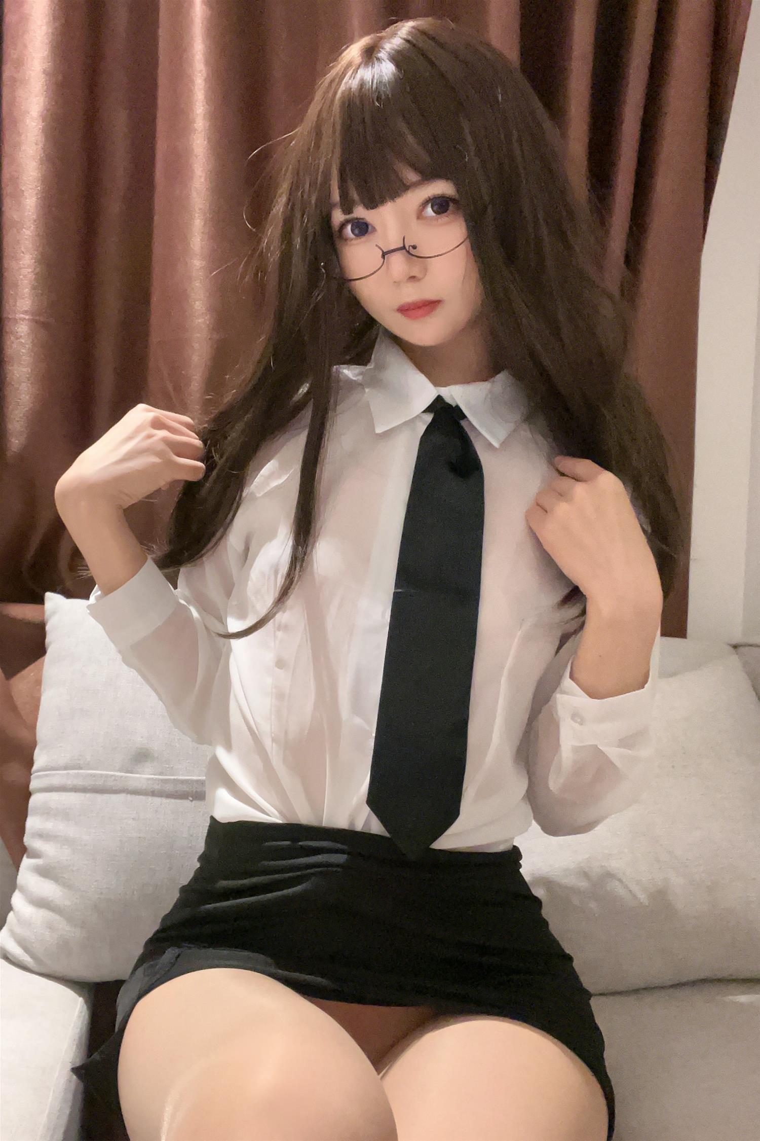 51酱 真空无内肉丝 [52P7V-421MB]