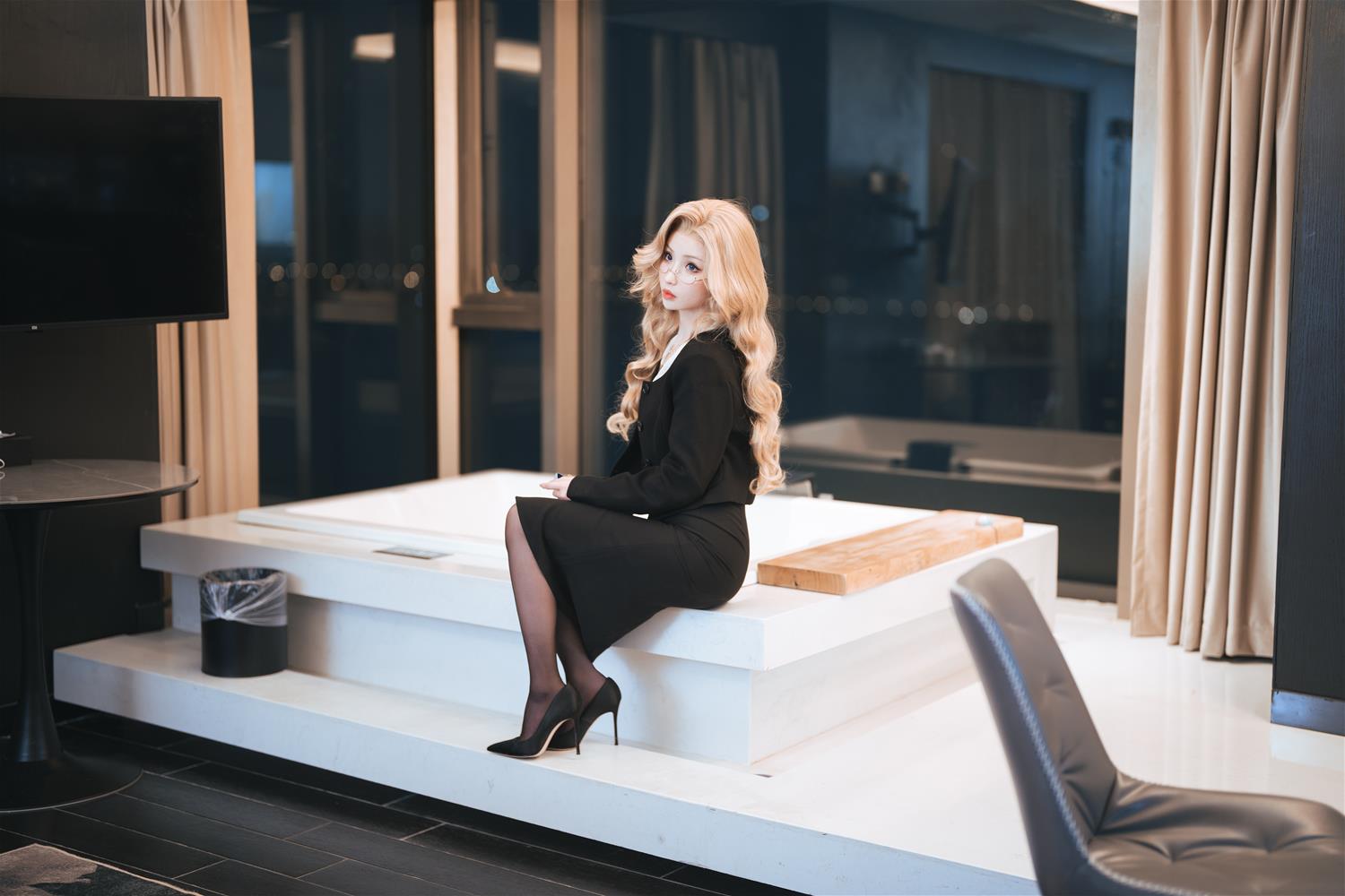 rioko凉凉子 女上司单人版 [55P13V-1.02GB]