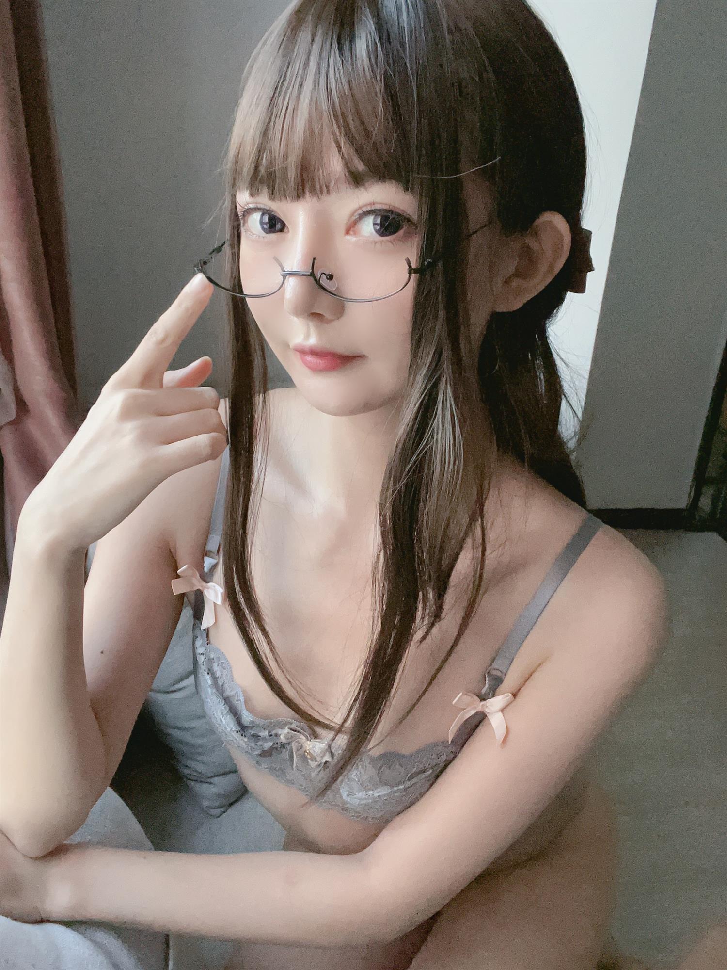 51酱 真空无内肉丝 [52P7V-421MB]