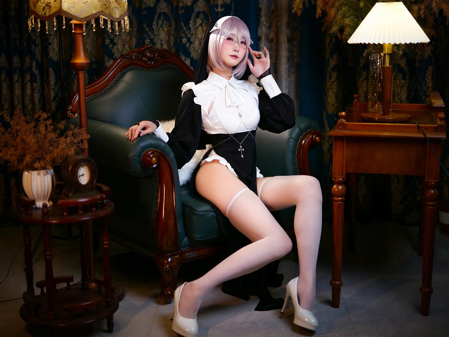 曉美媽 VOL.10 痴-修女 [61P-147MB]