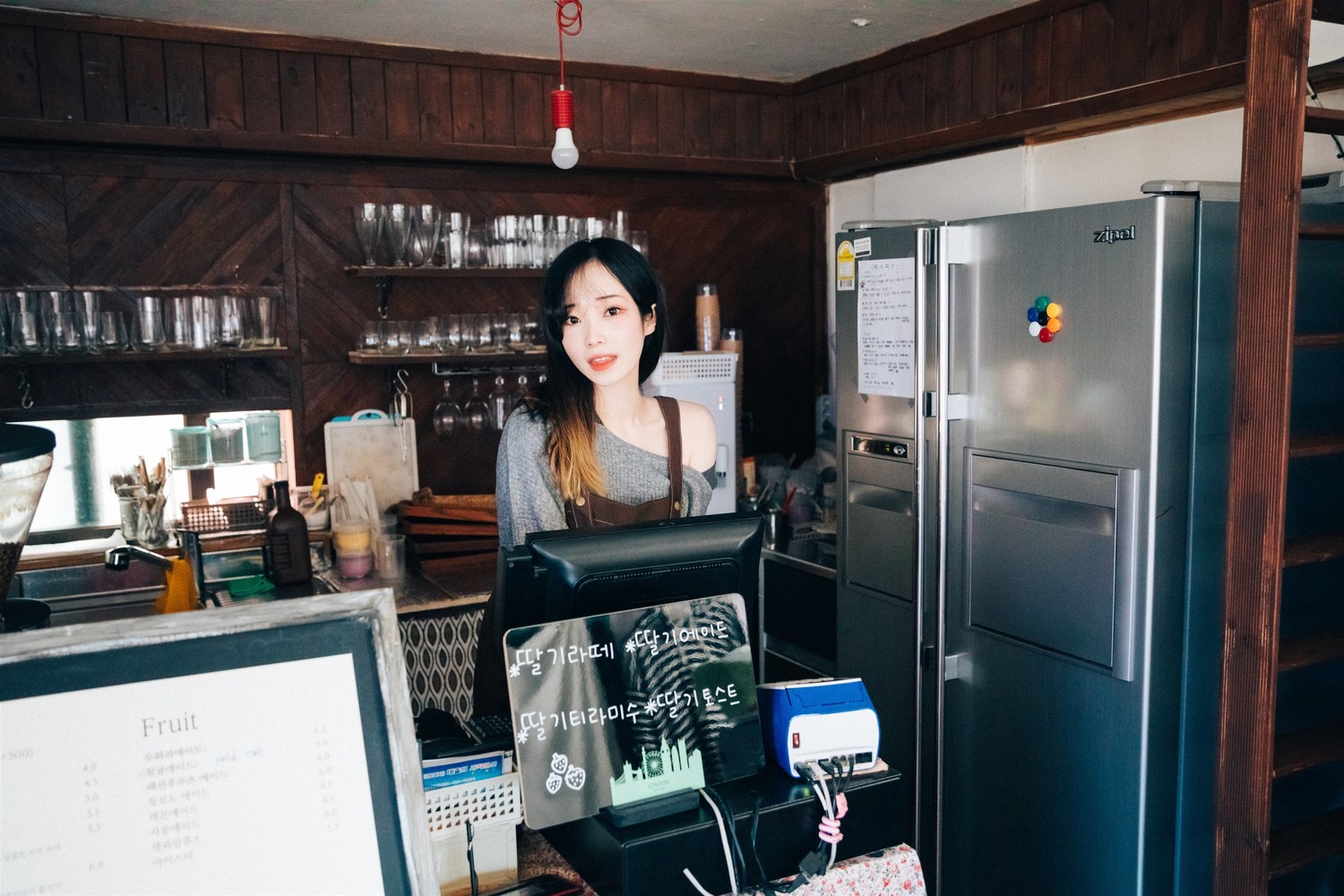 BamBi Loozy Cafe Alba [179P-197MB]