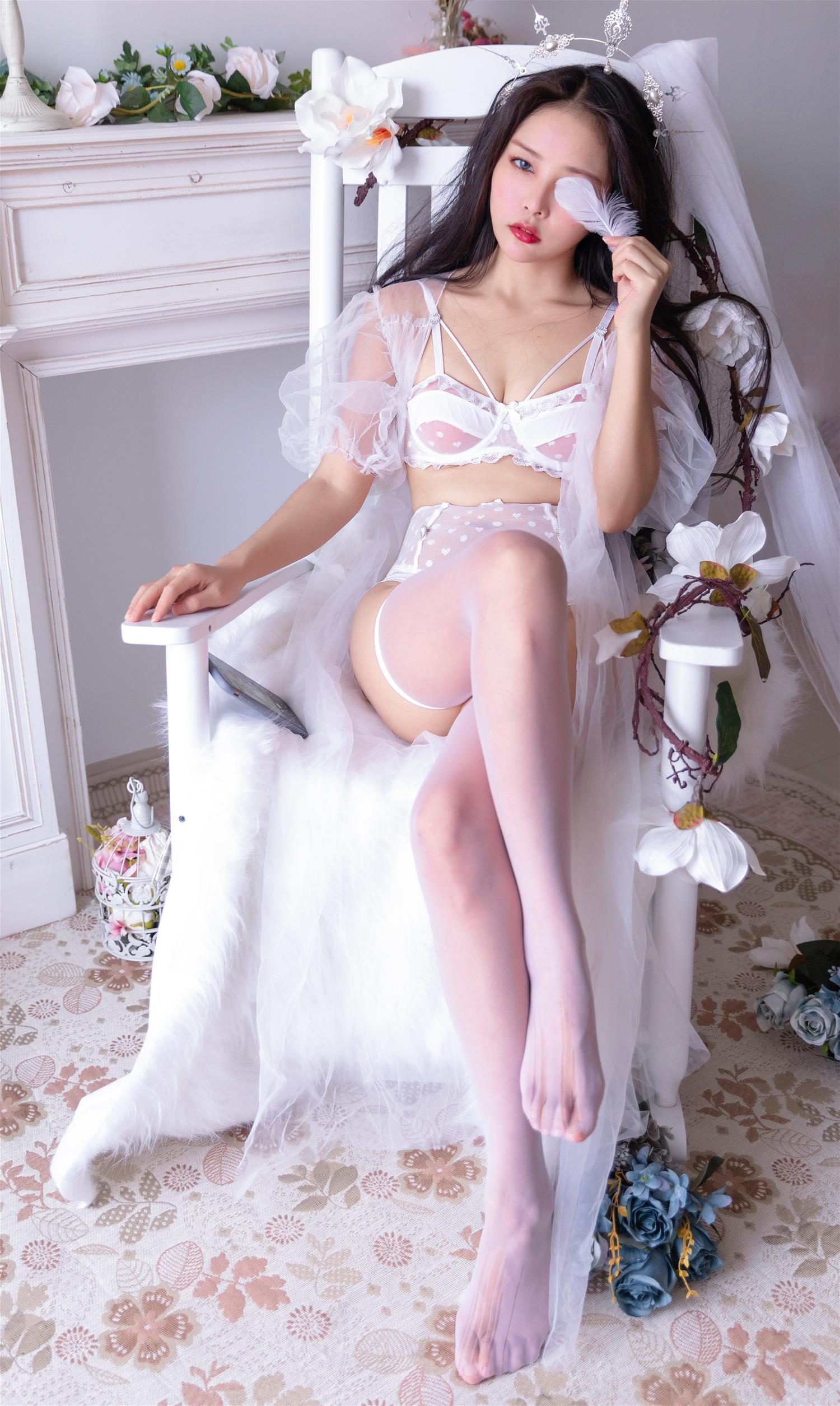 苏嫣嫣阿姨 白色睡衣纱 [24P-224MB]