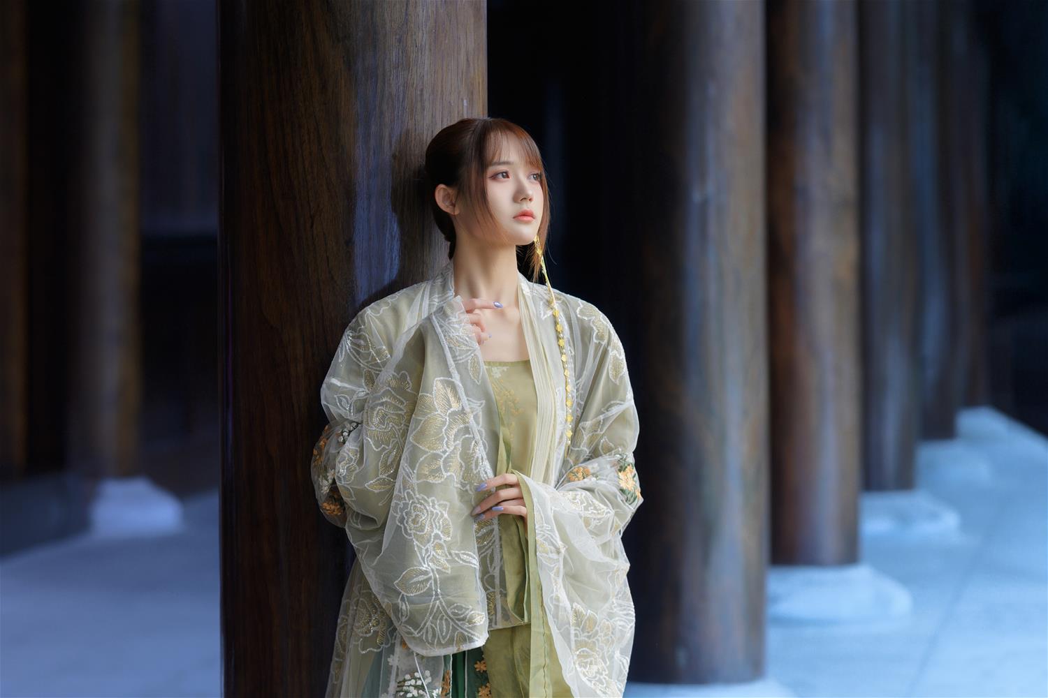 兔子zzz 宫墙柳 [43P-445MB]