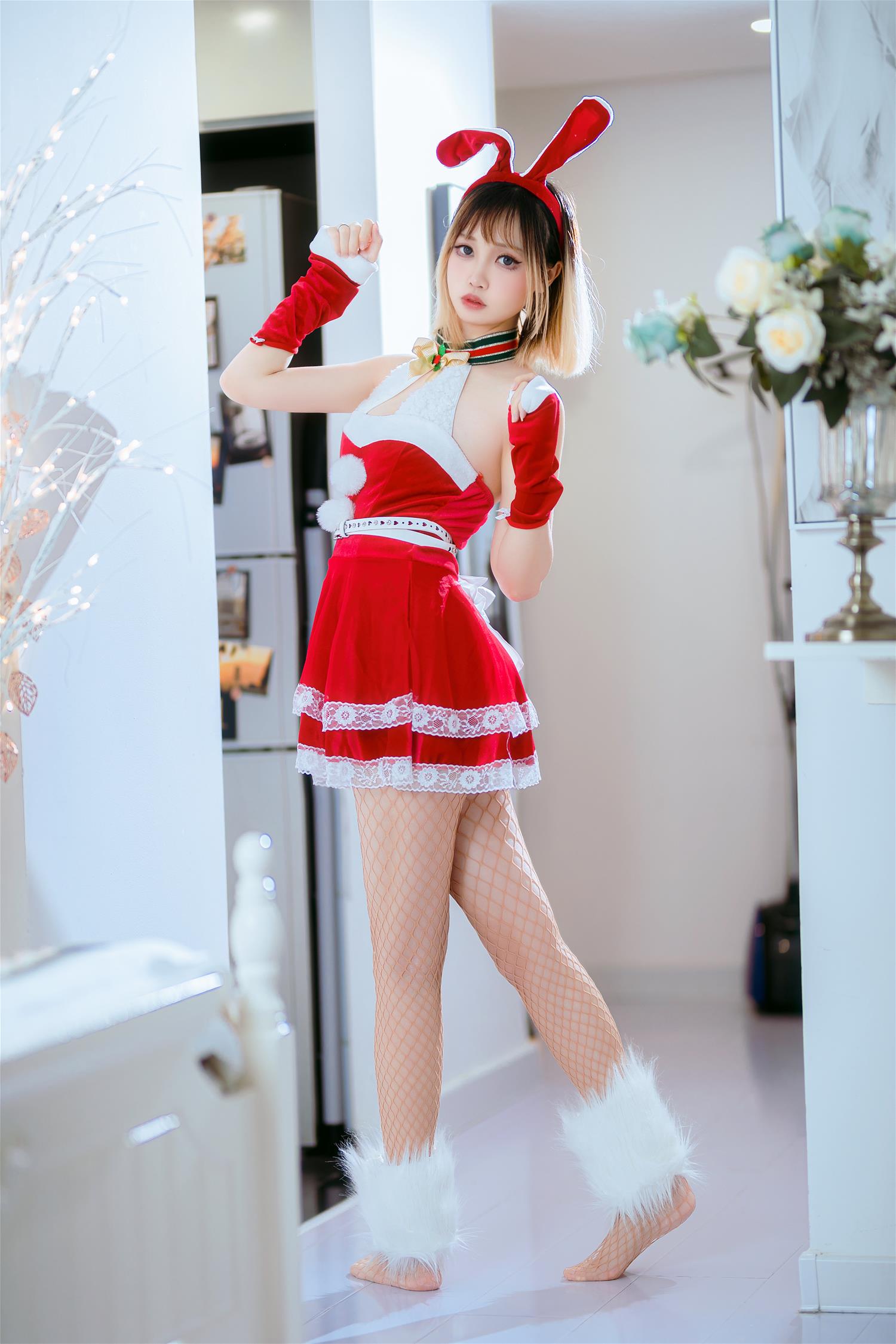 洛桑w伊梓 网袜丝带兔兔 [46P4V-423MB]