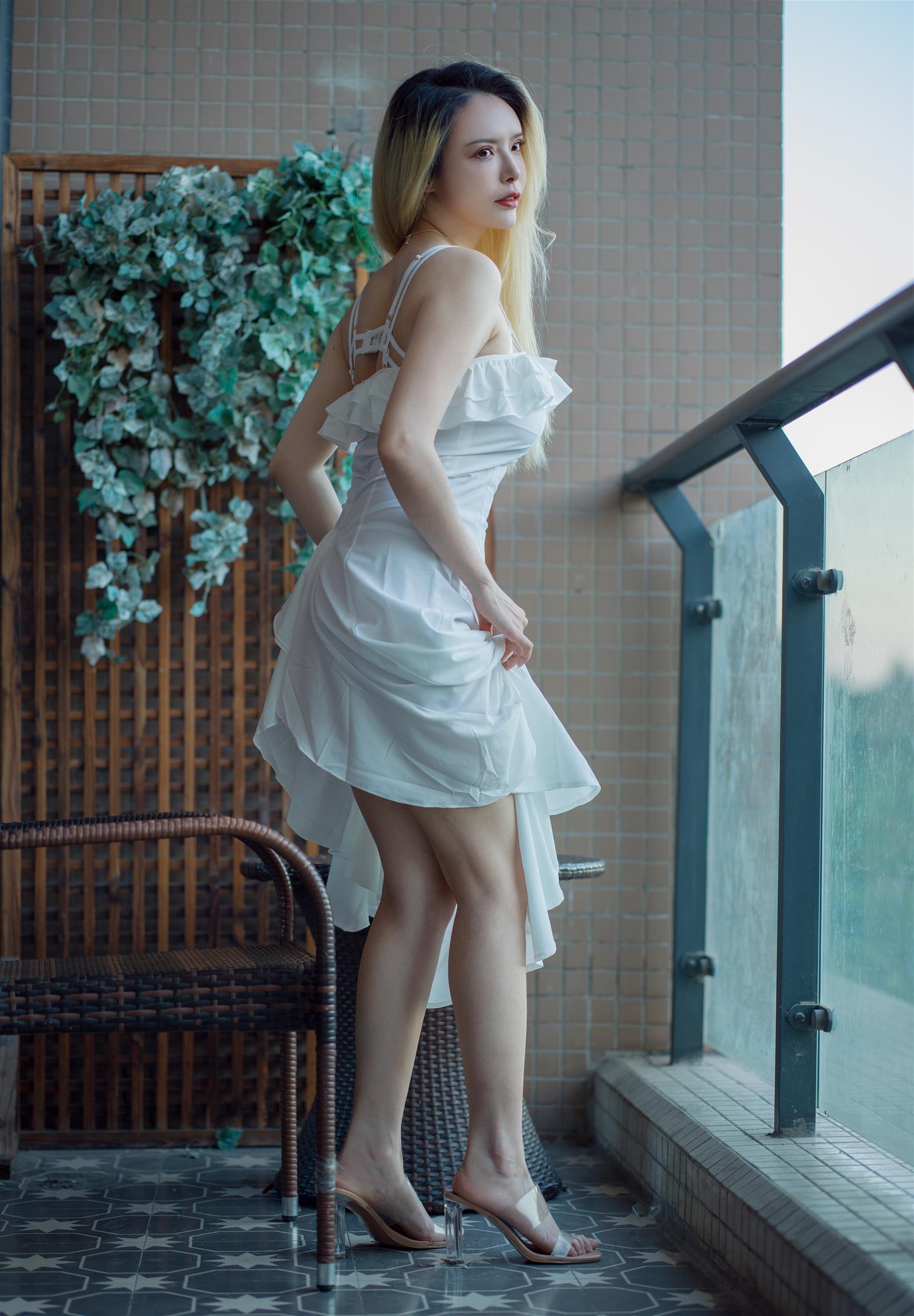 秋和柯基 白色连衣裙 [59P2V-1.49GB]