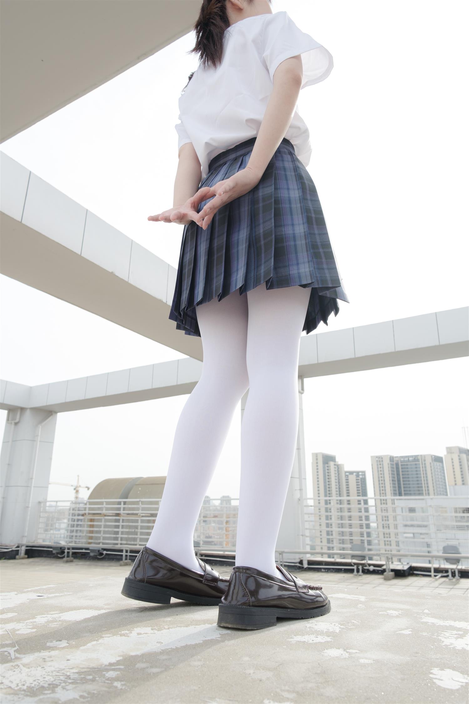 森萝财团 月下-002 小夜 真空白丝 80D 户外 [102P1V-2.18GB]