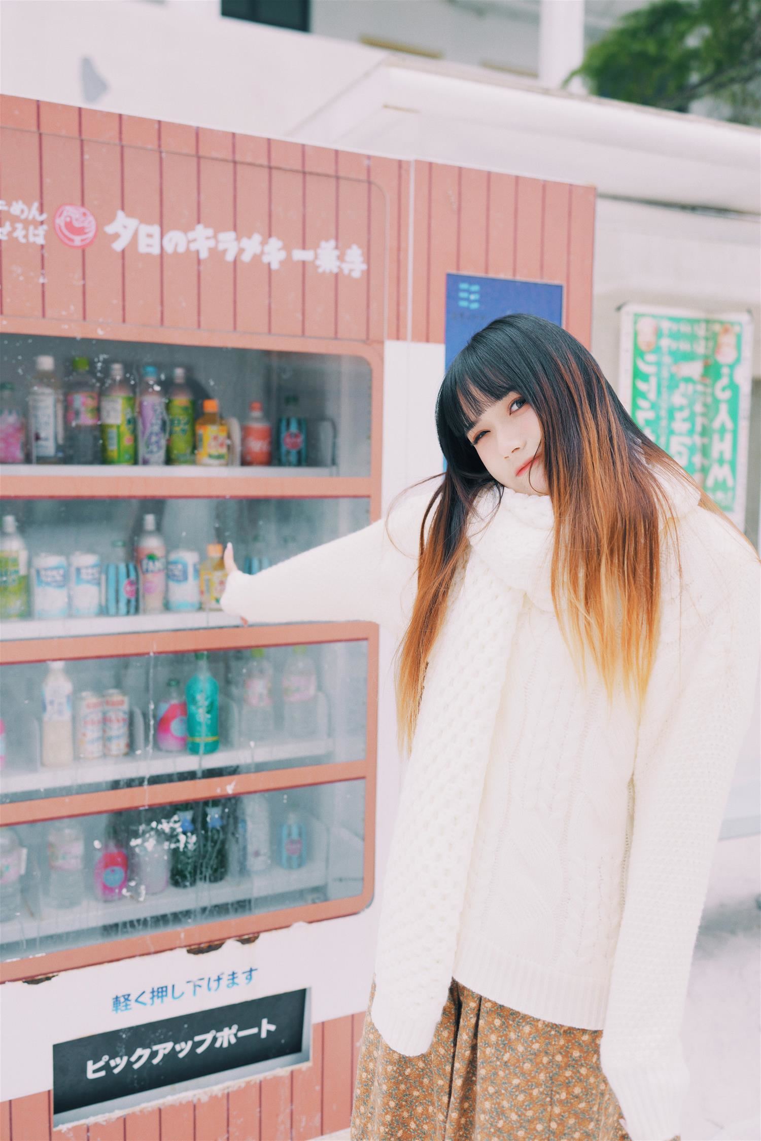 兔子zzz 草原小卓玛在雪中等待 [34P-126MB]