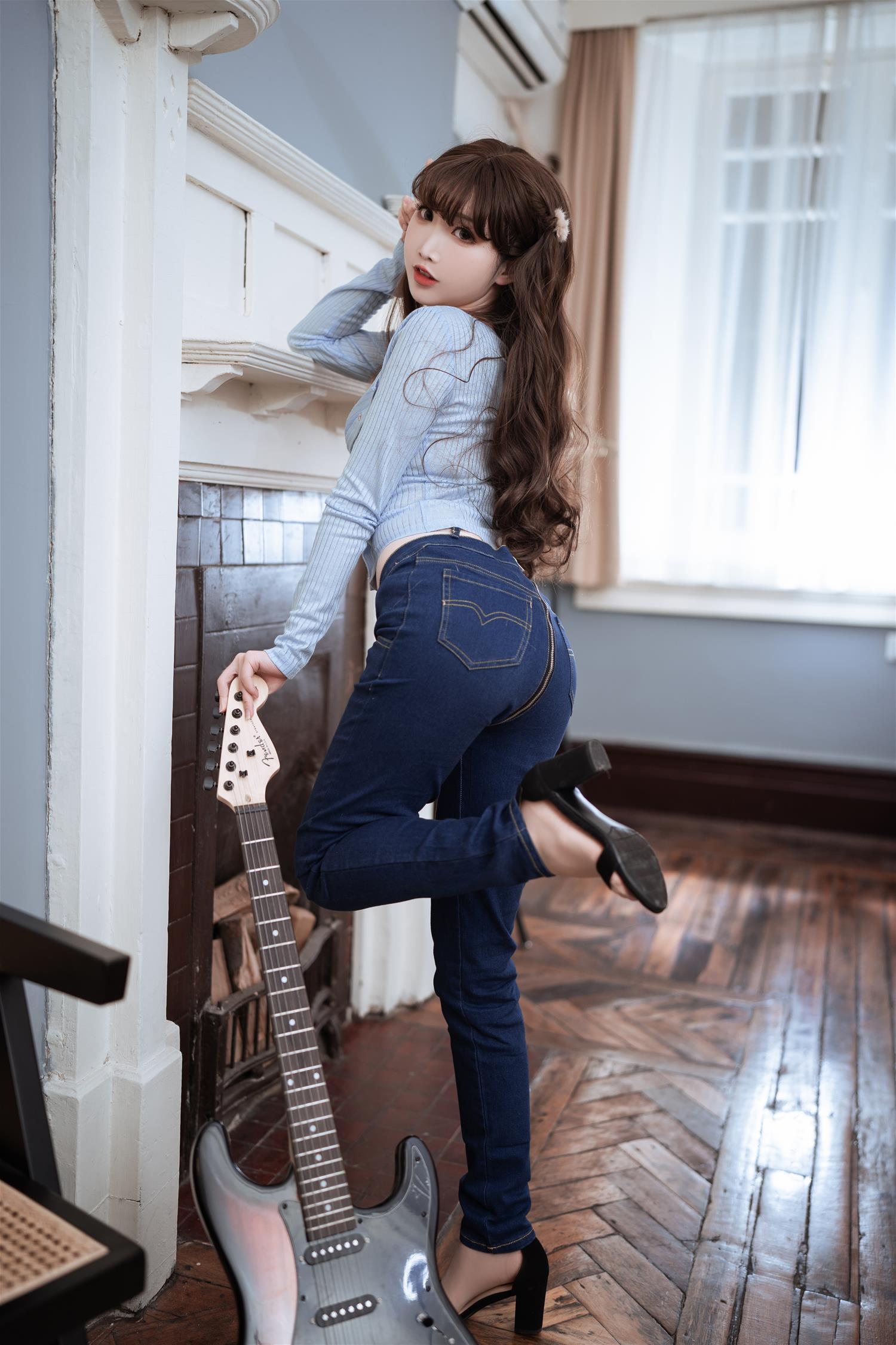 Coser面饼仙儿 吉他妹妹牛仔裤 [27P-279MB]