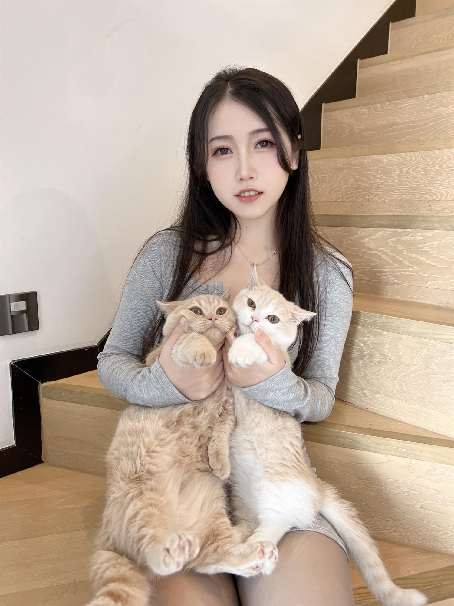 不呆猫 居家猫猫女友 [59P1V-395MB]