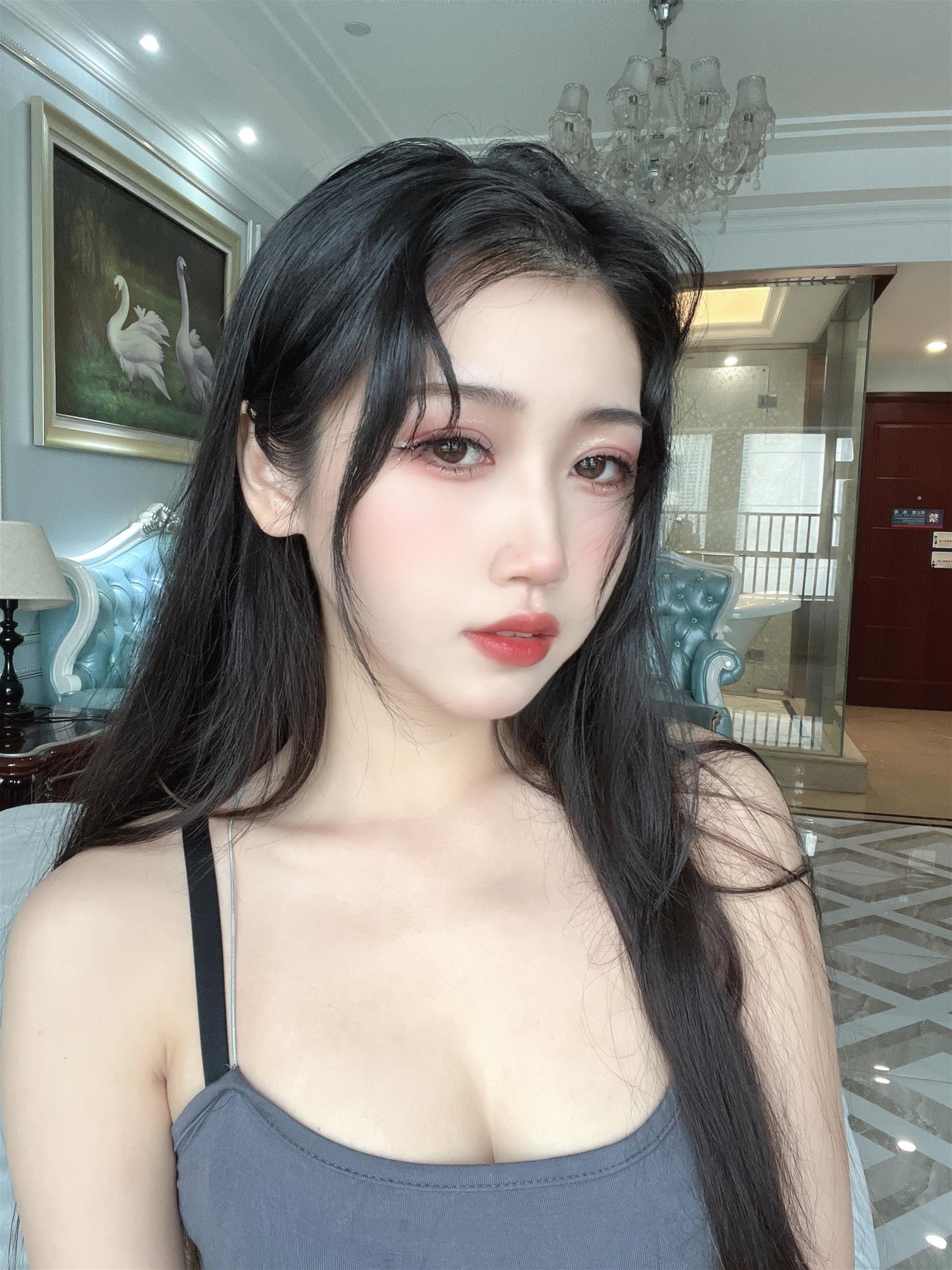 不呆猫 灰丝御姐 [40P1V-356MB]