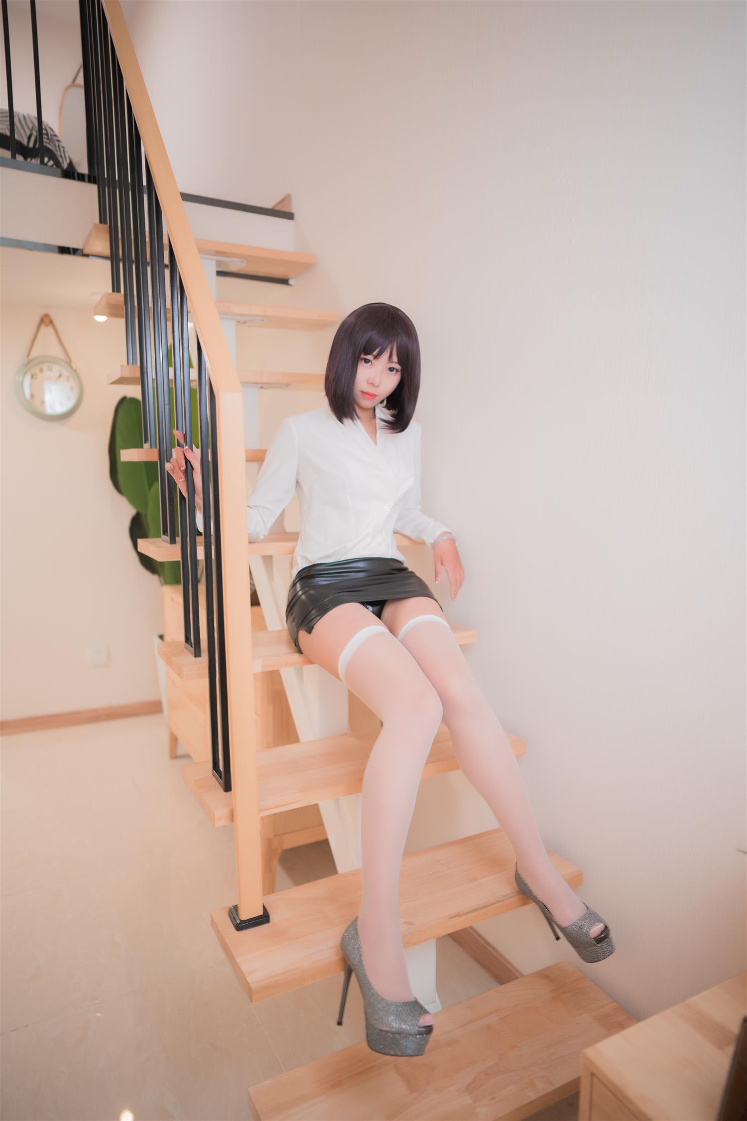 Money冷冷 OL职业套装 [46P-286MB]