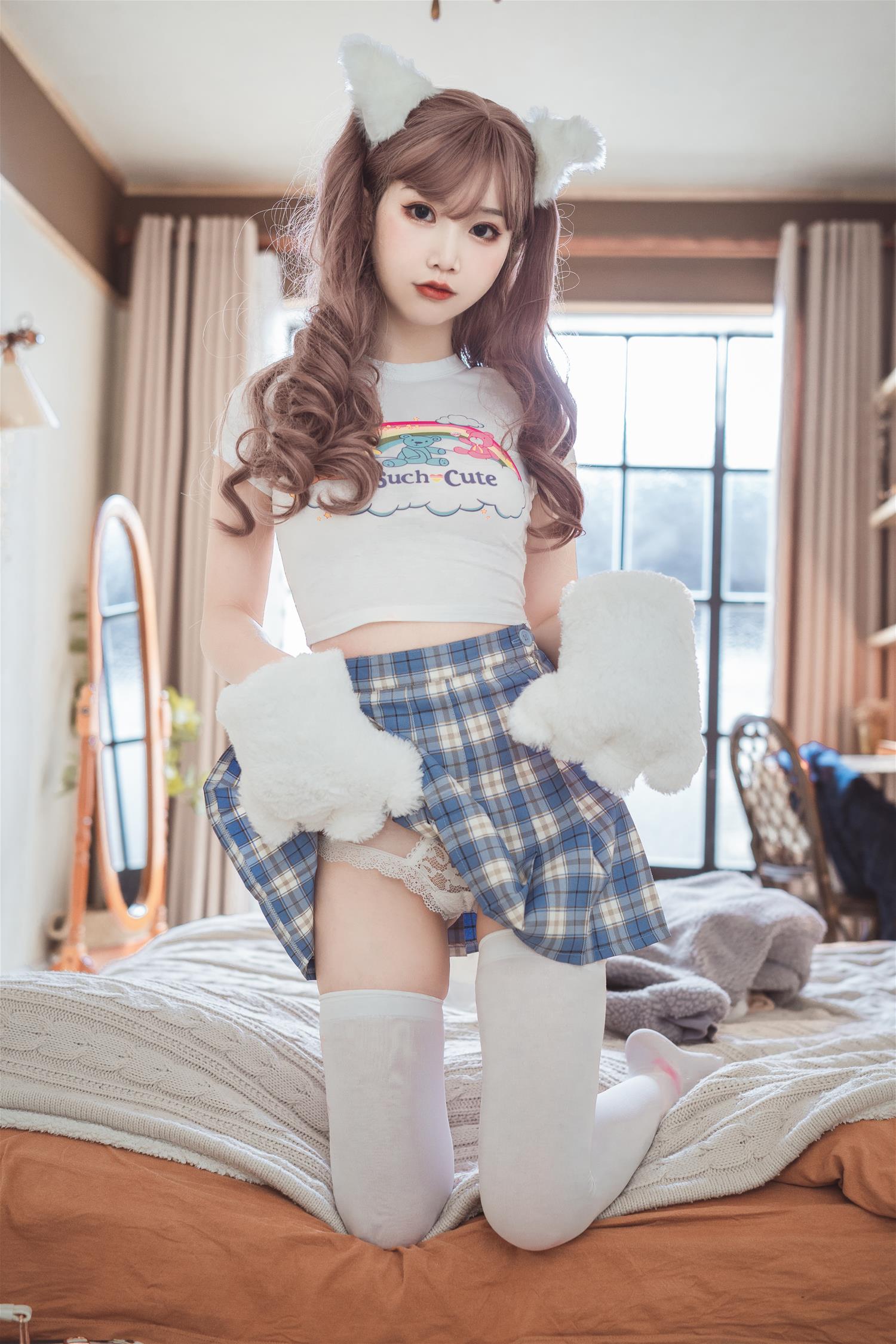 Coser面饼仙儿 猫猫T恤 [40P-573MB]