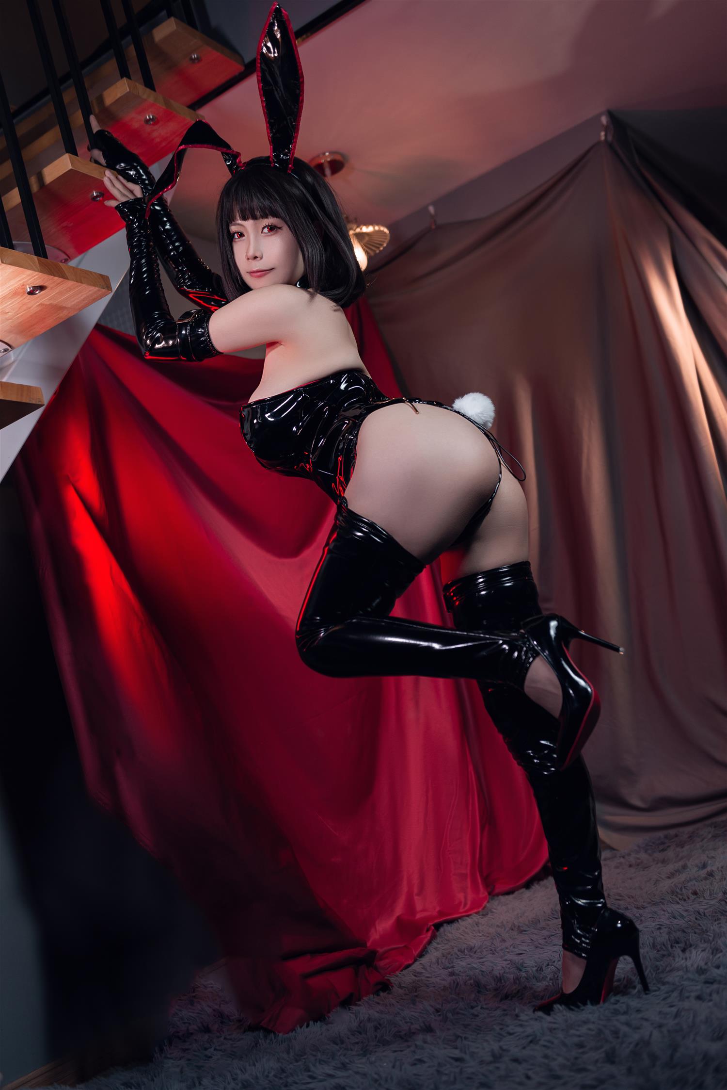 末夜787 黑色漆皮兔女郎 [44P1V-827MB]