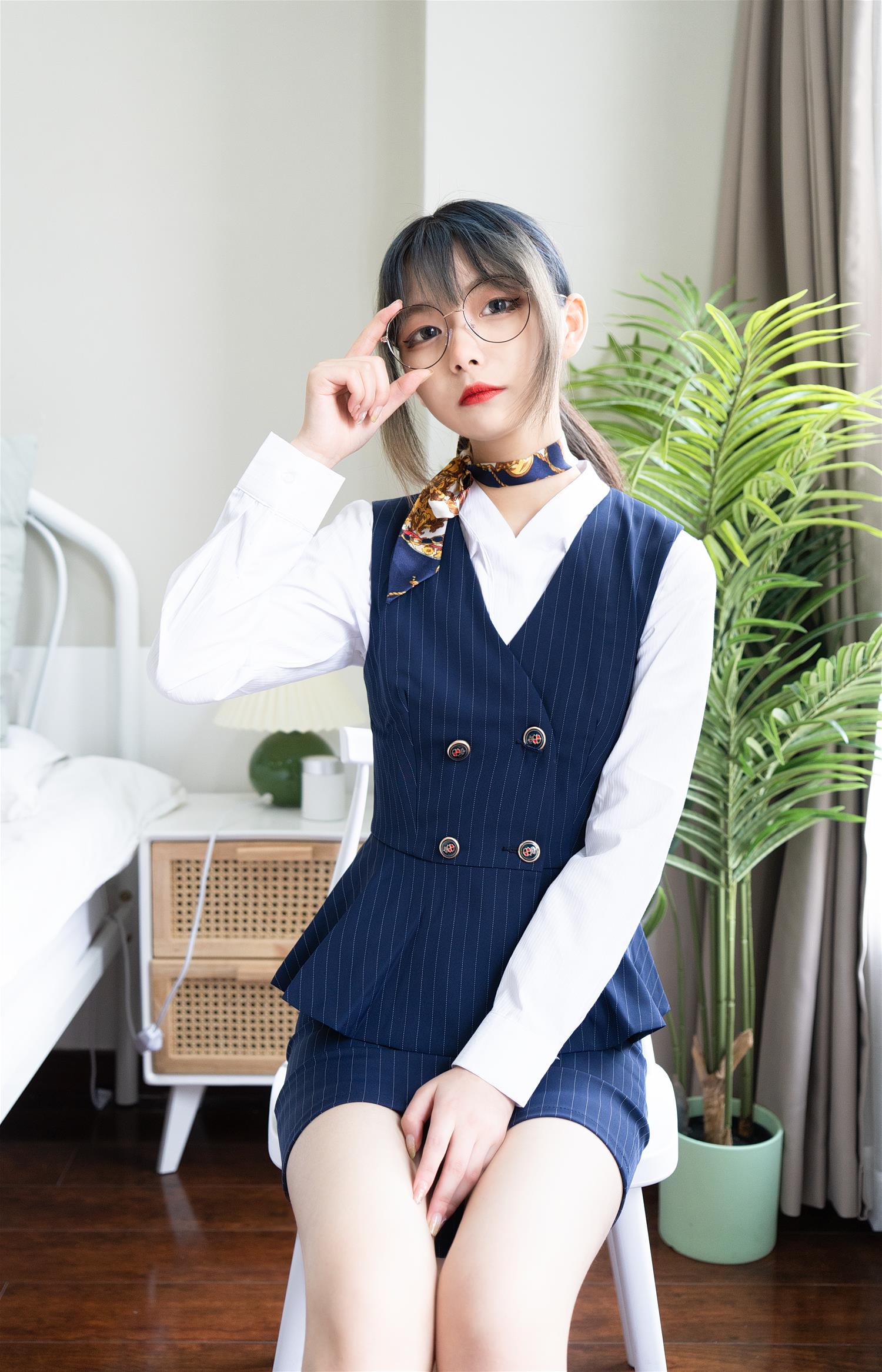 梨瑾瑾 乘务员 [20P-272MB]