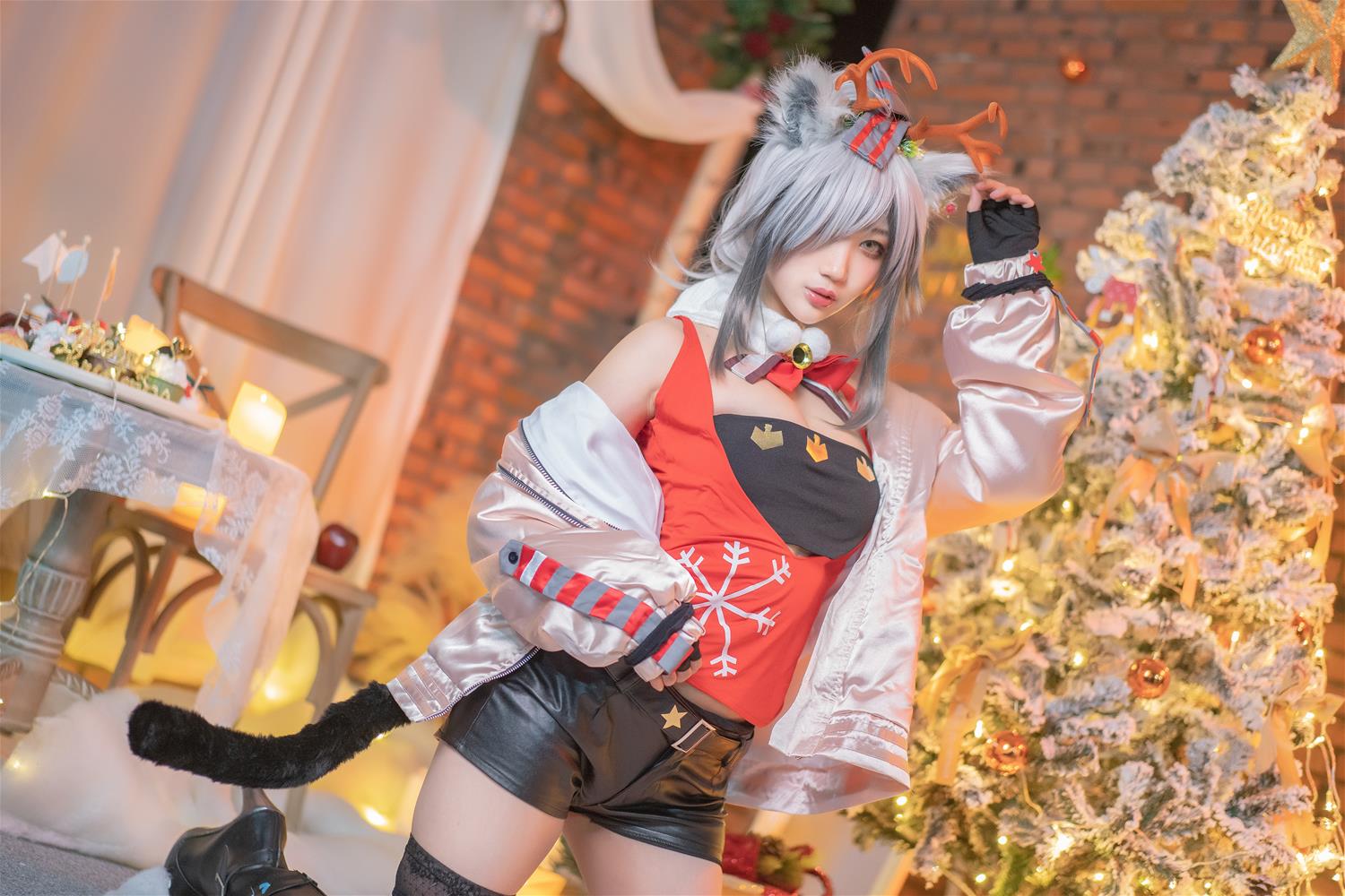 周叽是可爱兔兔 圣诞黑 [18P-296MB]