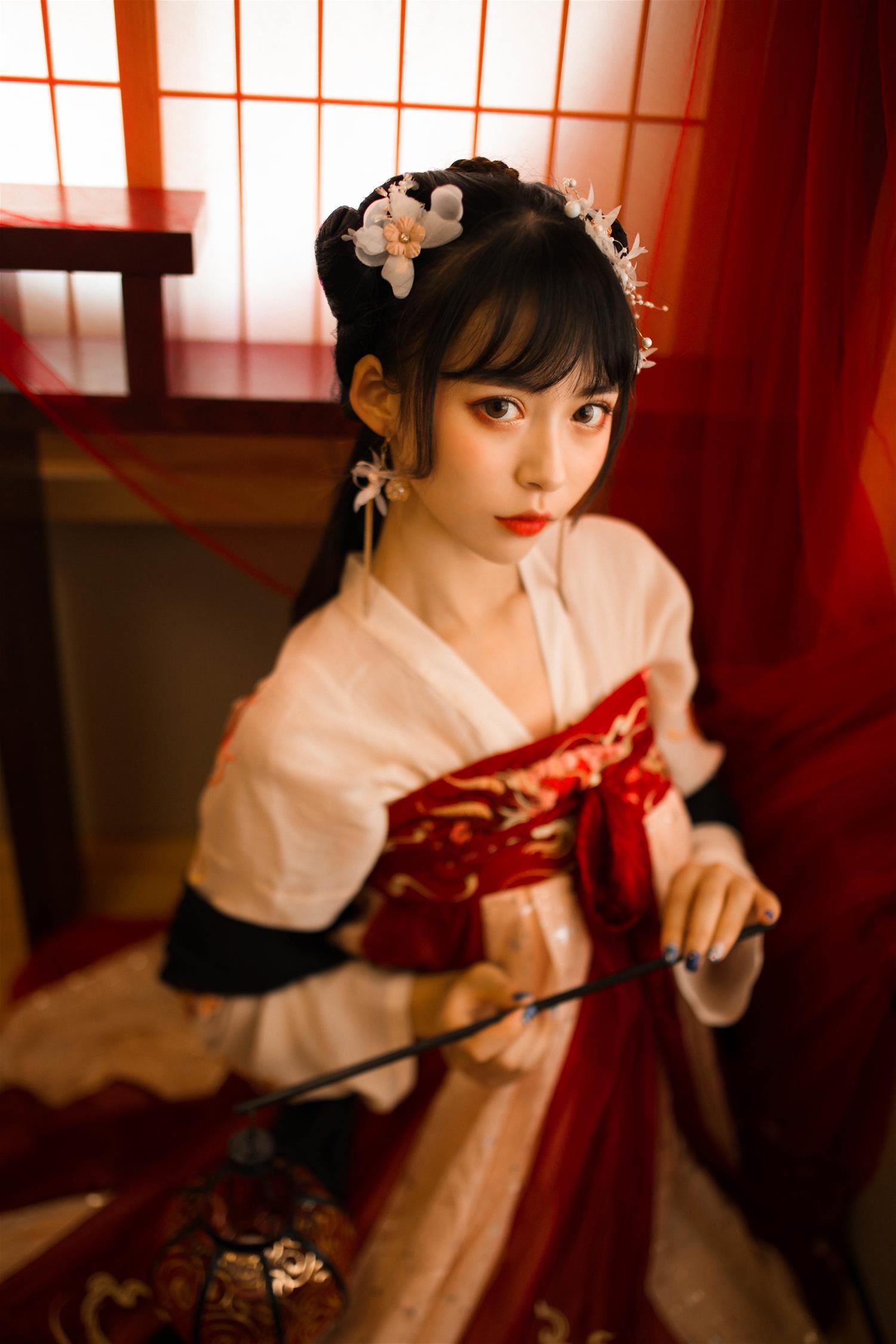 虫皿虫皿 龙母汉服 [16P-60MB]