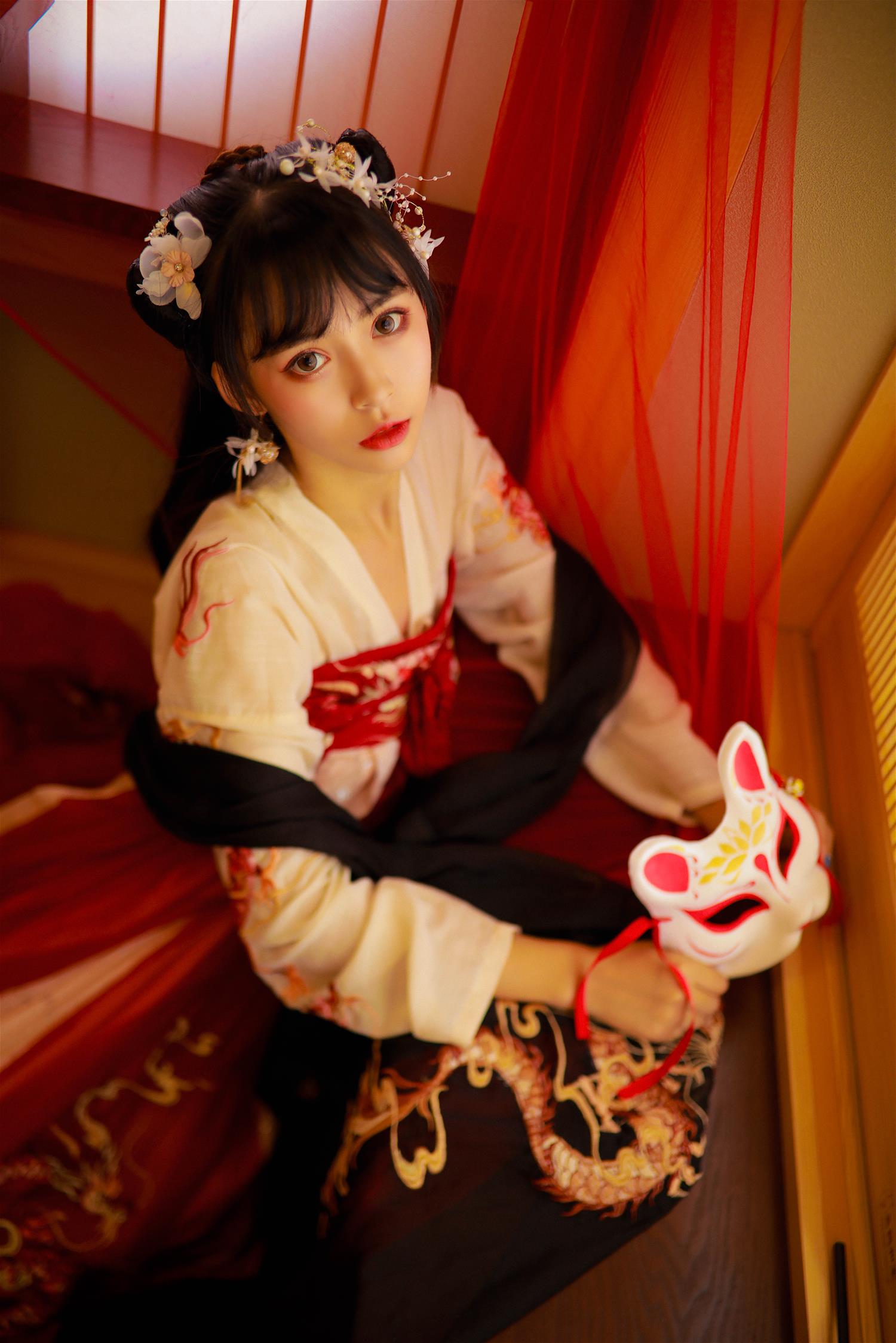 虫皿虫皿 龙母汉服 [16P-60MB]