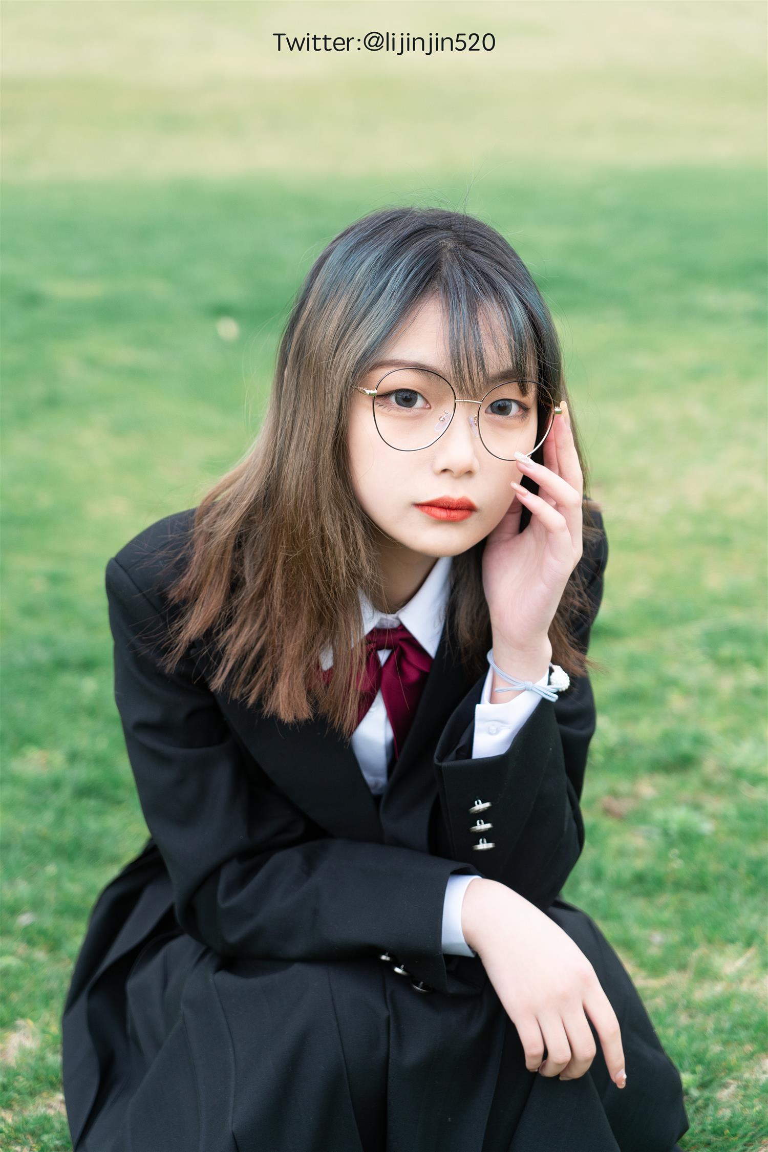 梨瑾瑾 户外黑长服 [20P-263MB]