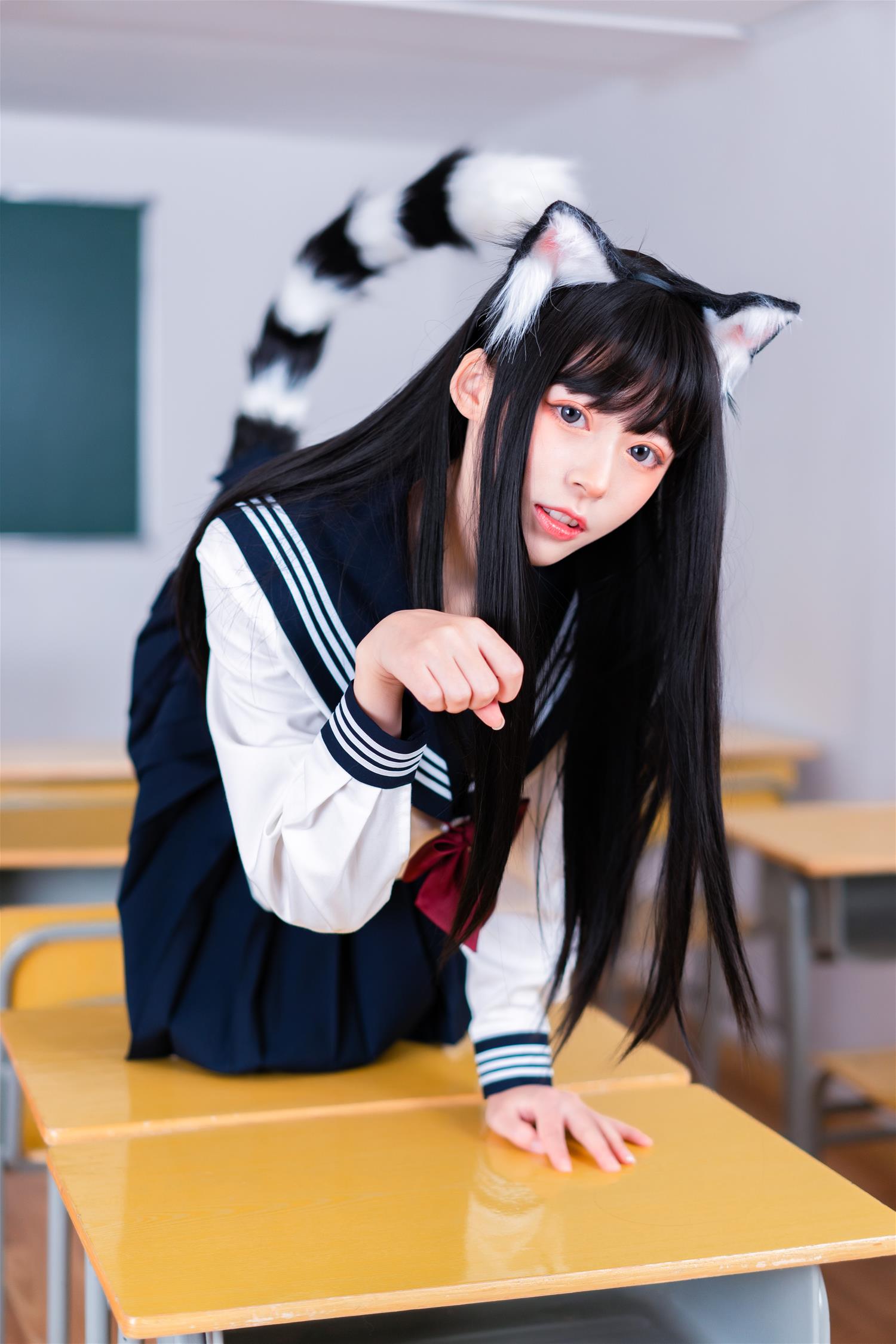 虫皿虫皿 猫娘jk制服 [12P-81MB]