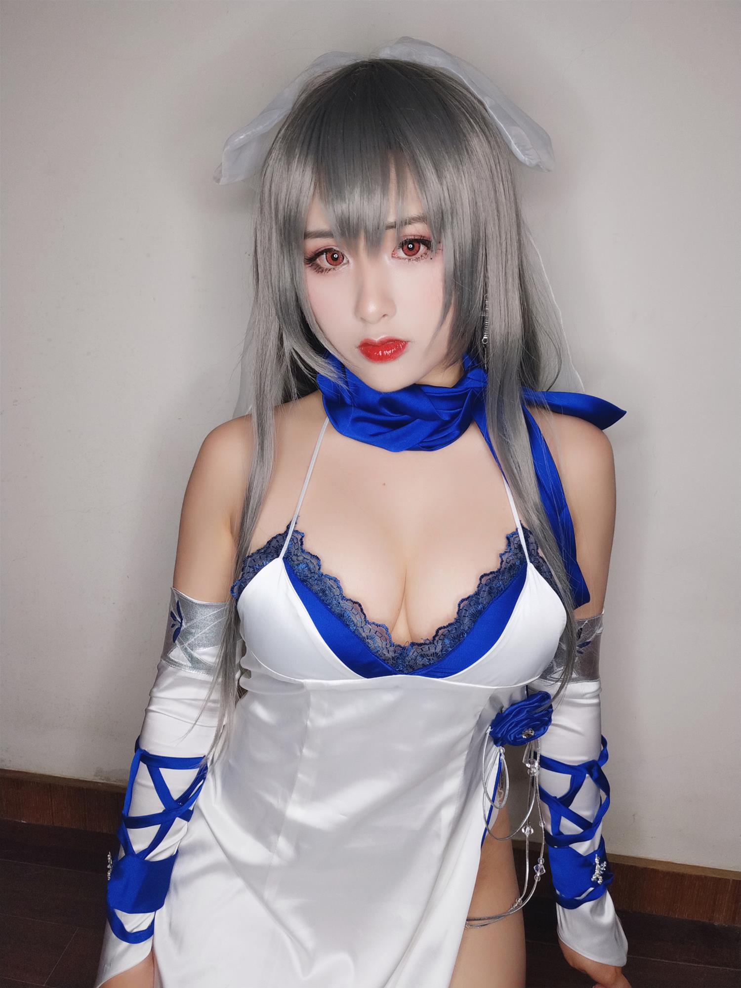 柘烟_Zuken 路易九世礼服自拍 [39P2V-166MB]