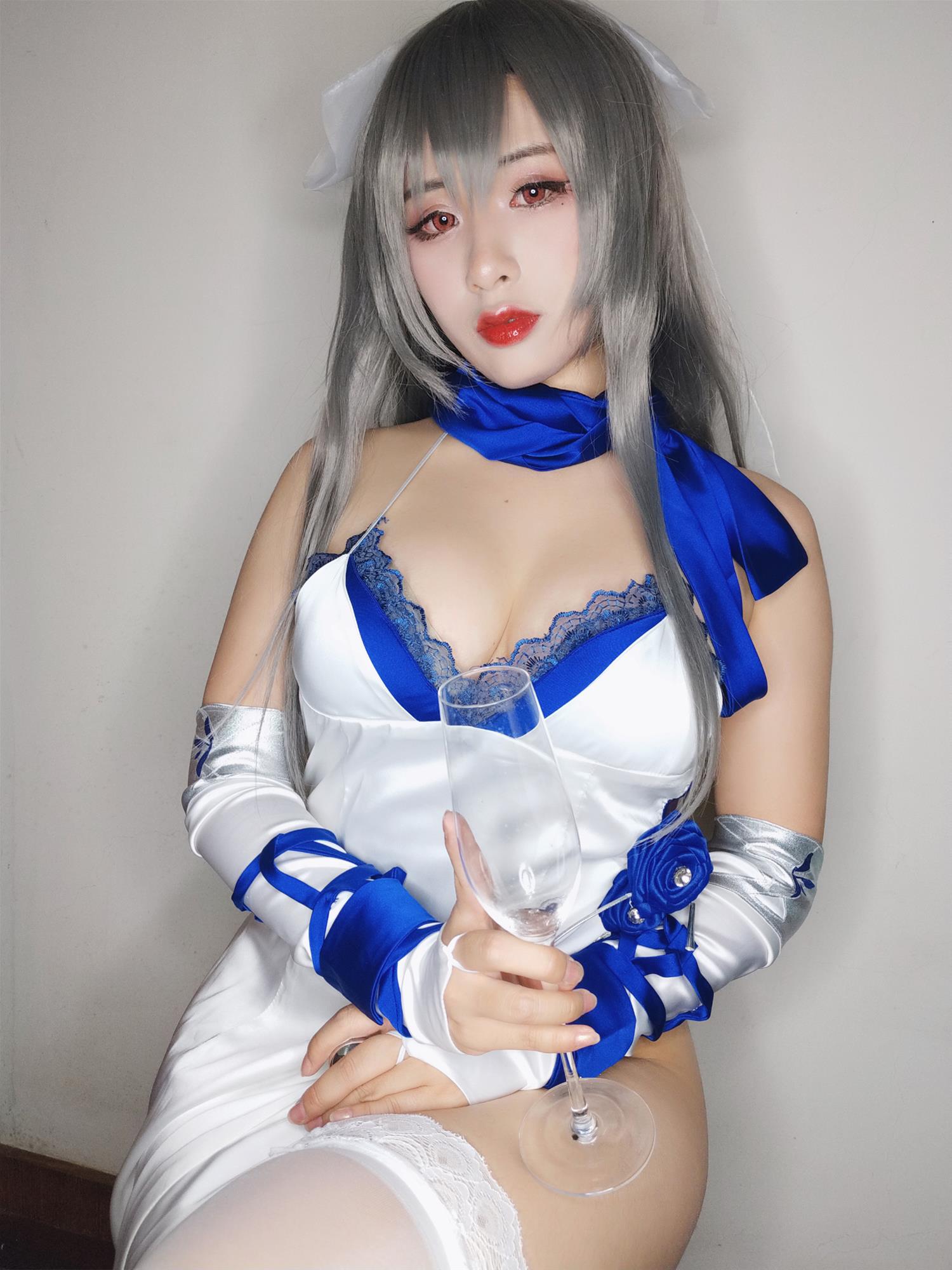 柘烟_Zuken 路易九世礼服自拍 [39P2V-166MB]