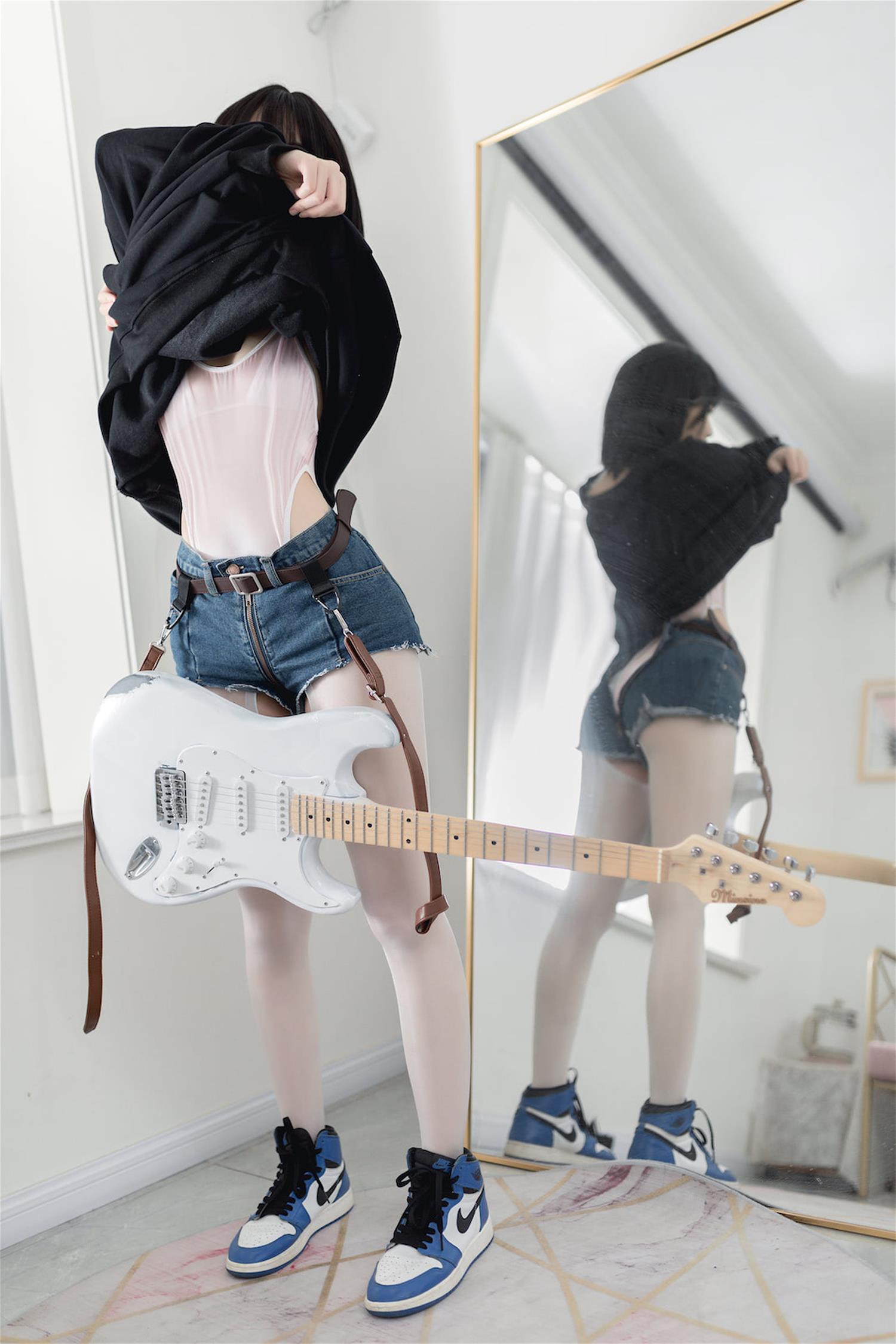 杏仁曲奇 升玖吉他姐姐 [45P-144MB]