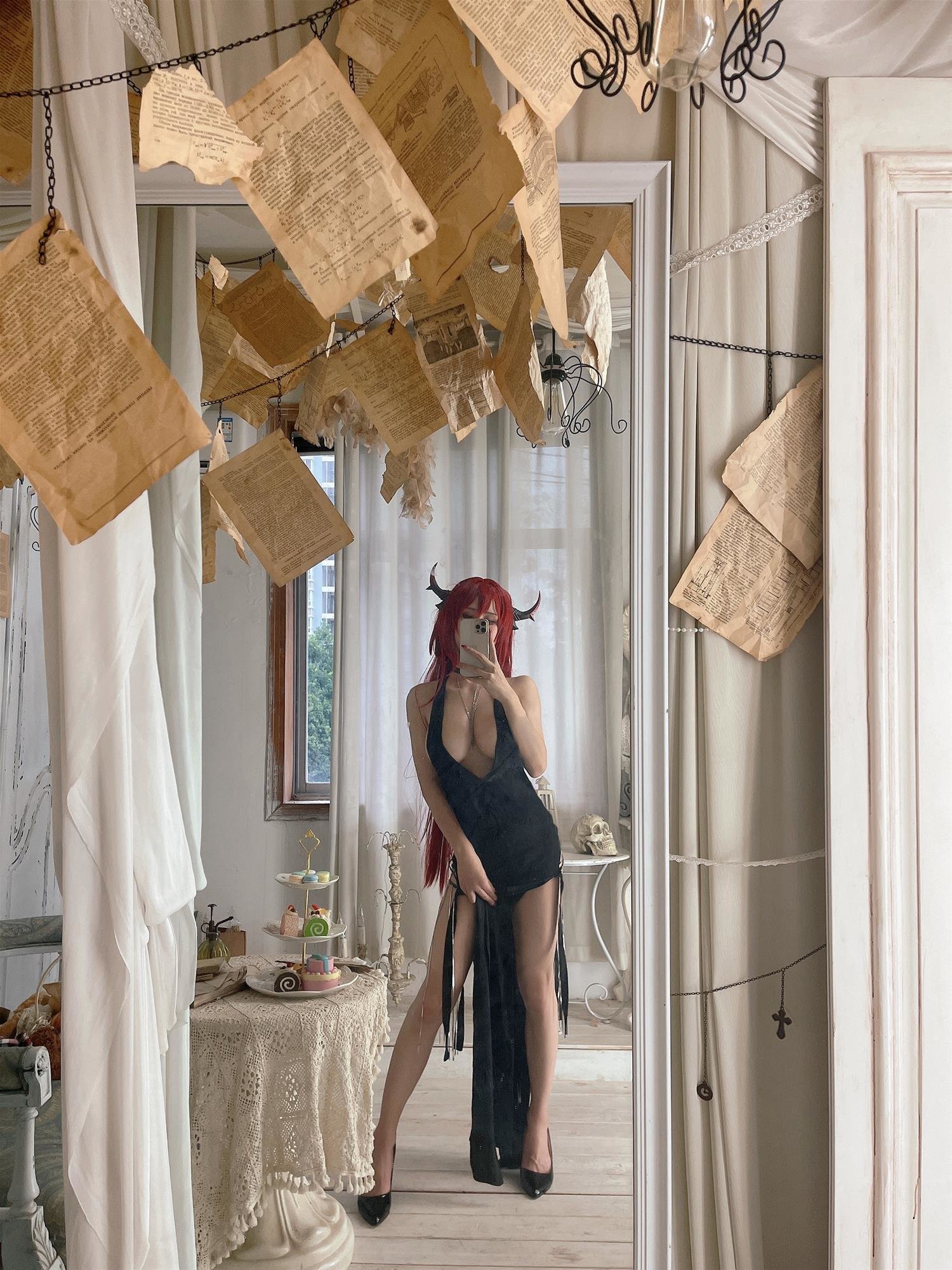 桜满三时 史尔特尔同人礼服自拍 [37P-138MB]