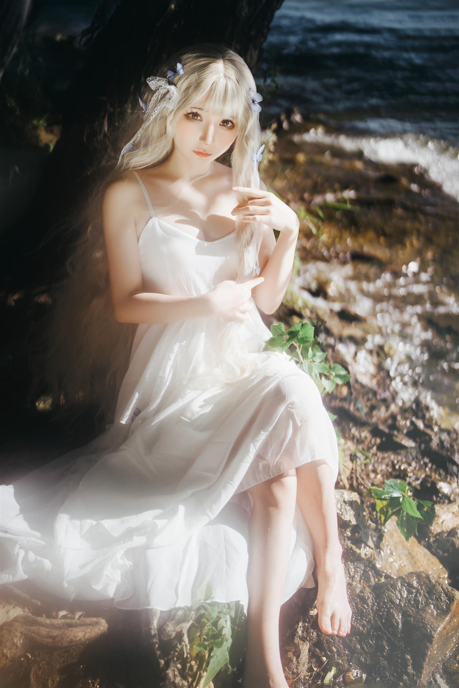 是三不是世 湖边白裙 [15P-232MB]