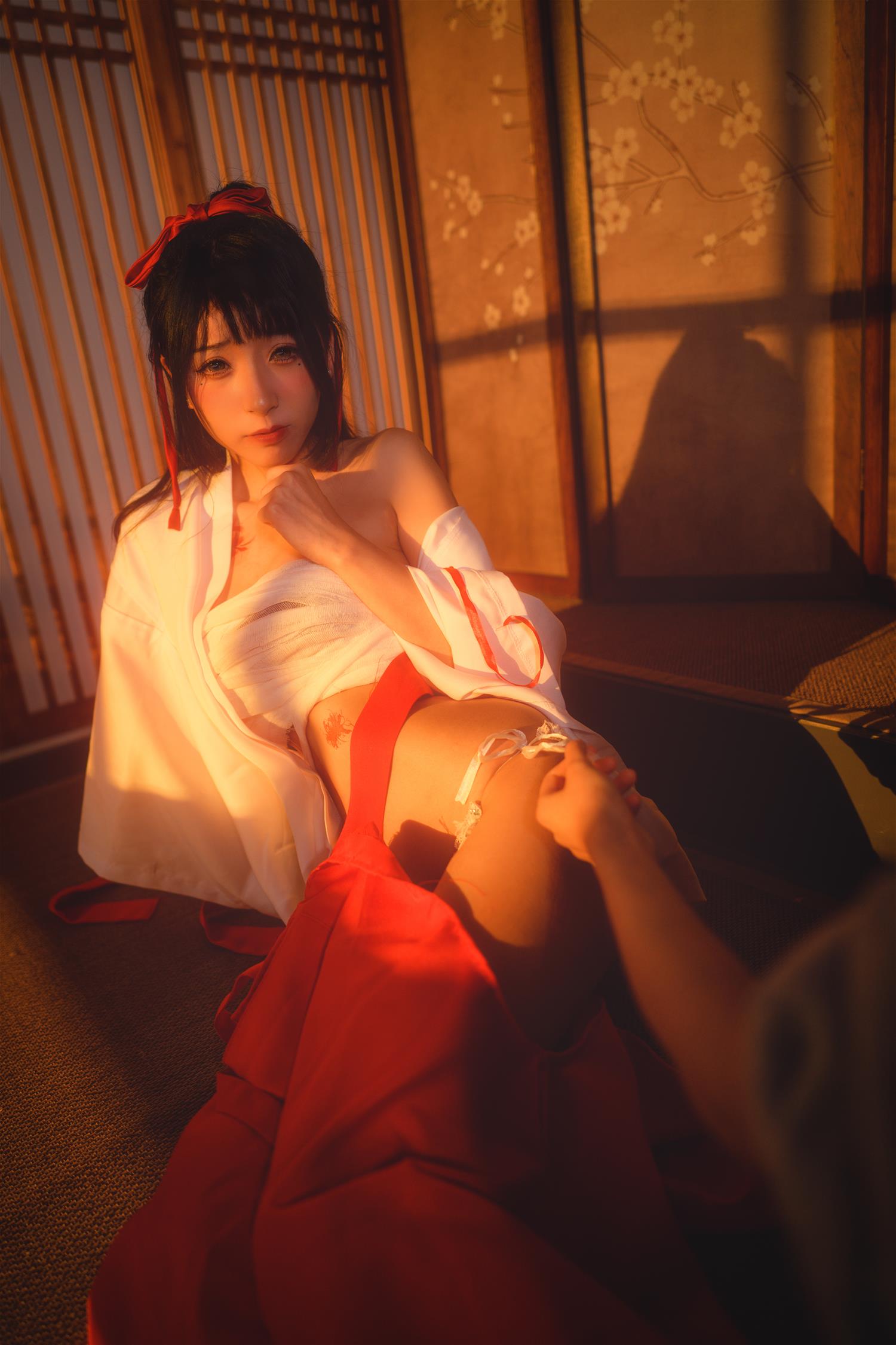 特软儿Sona 巫女 [26P-992MB]