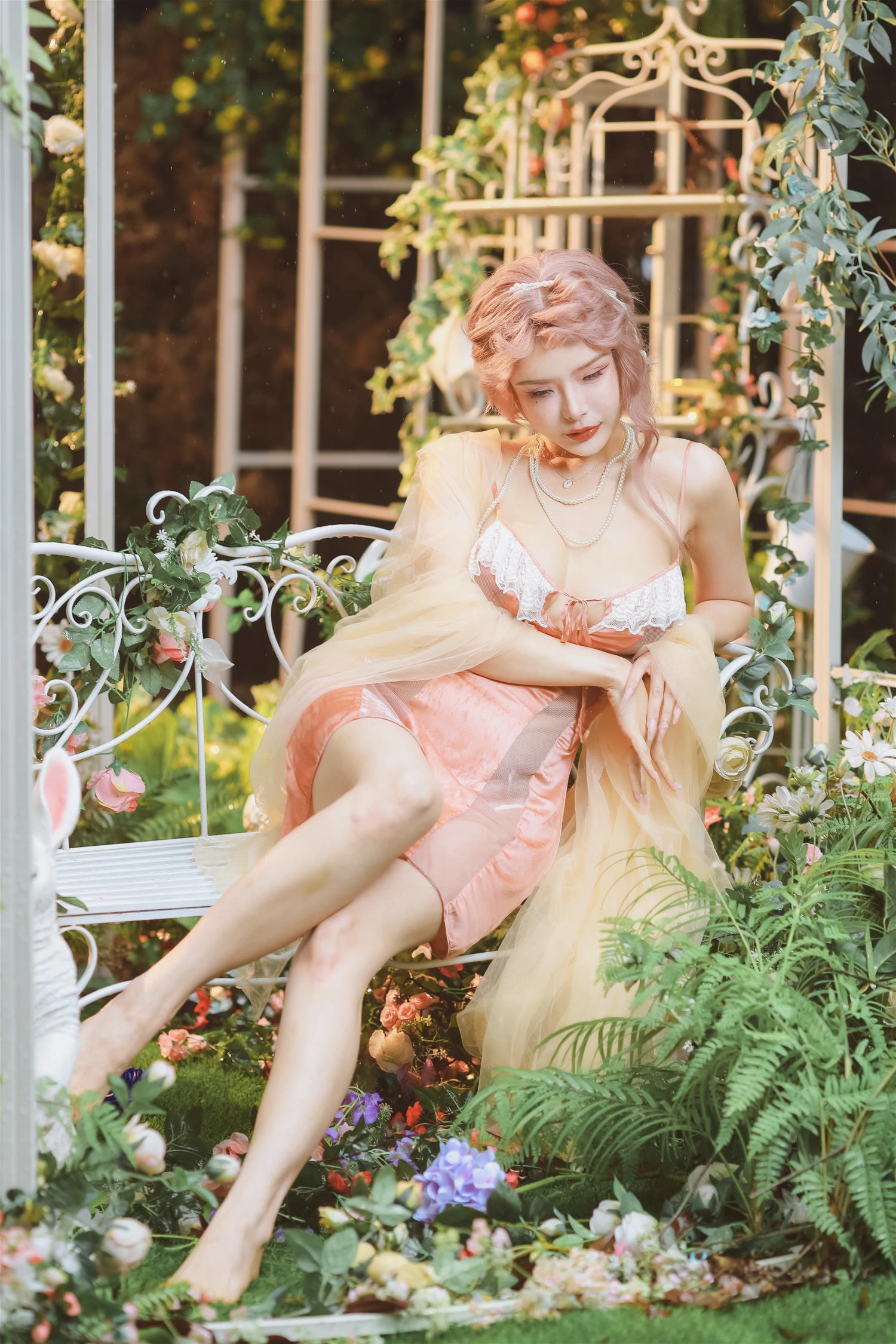 秋和柯基 花园嬉水 [67P-862MB]