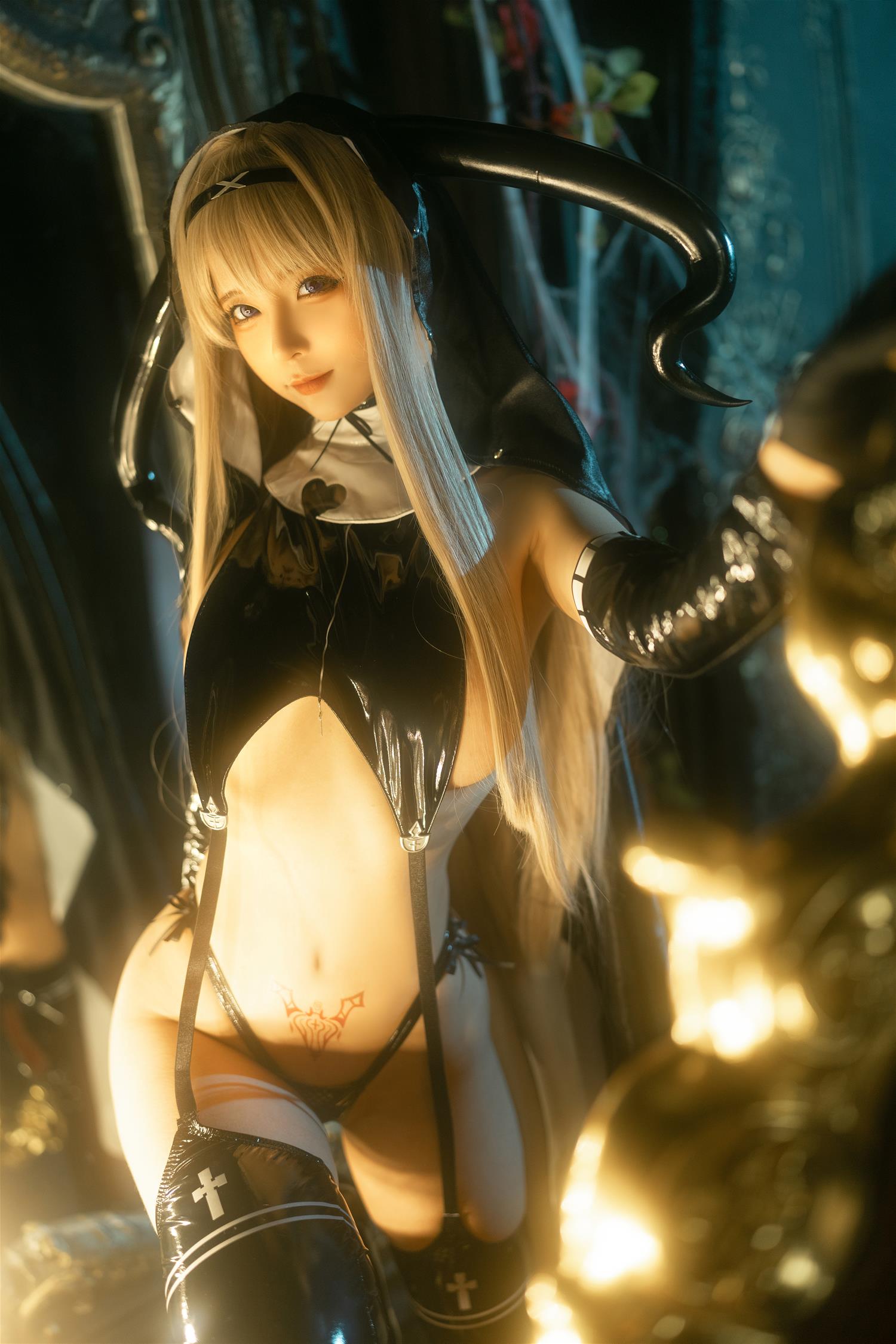 蠢沫沫 修女 [12P-95MB]