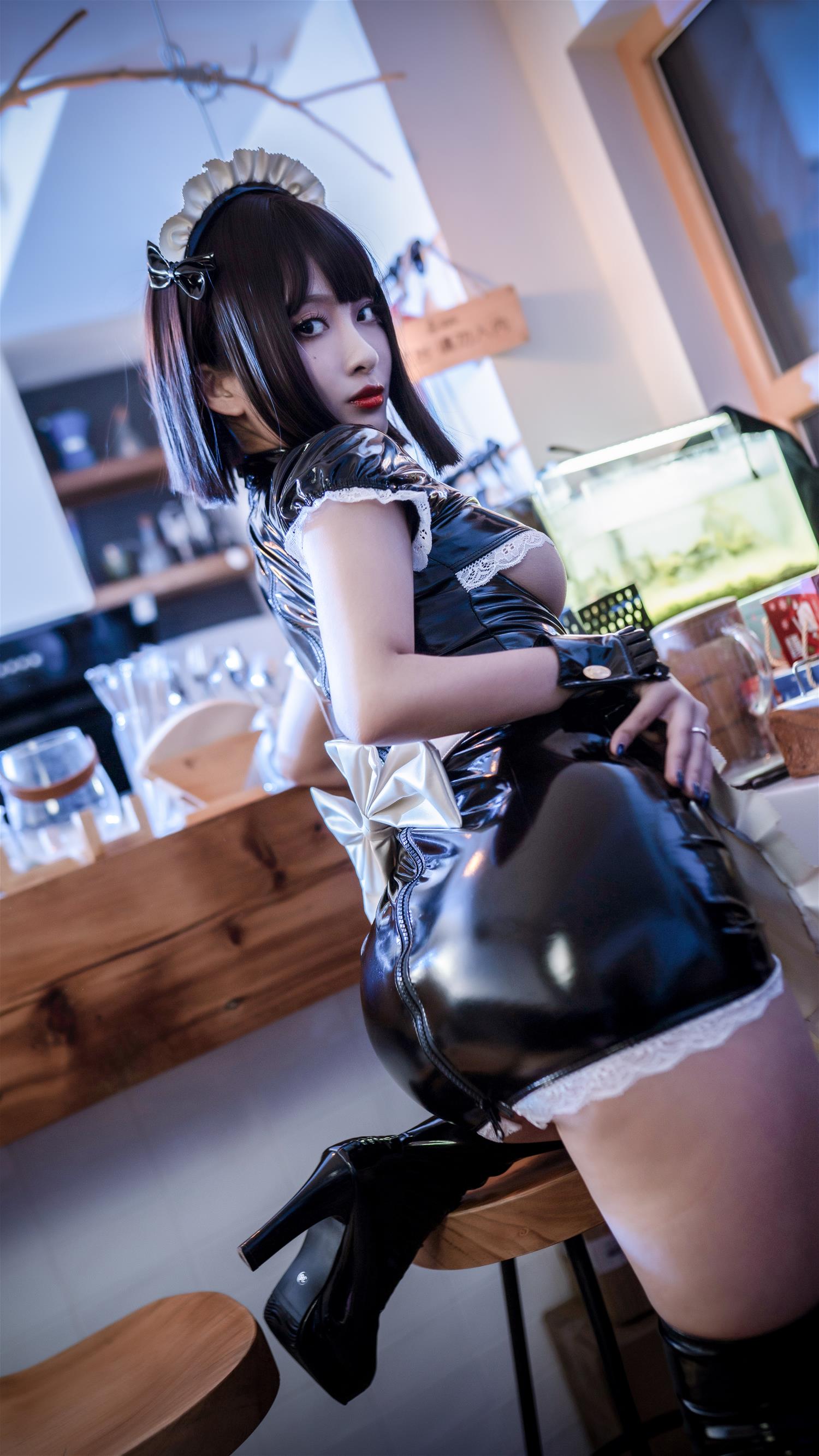 洛璃 LoLiSAMA 半球女仆 [38P-0.98GB]