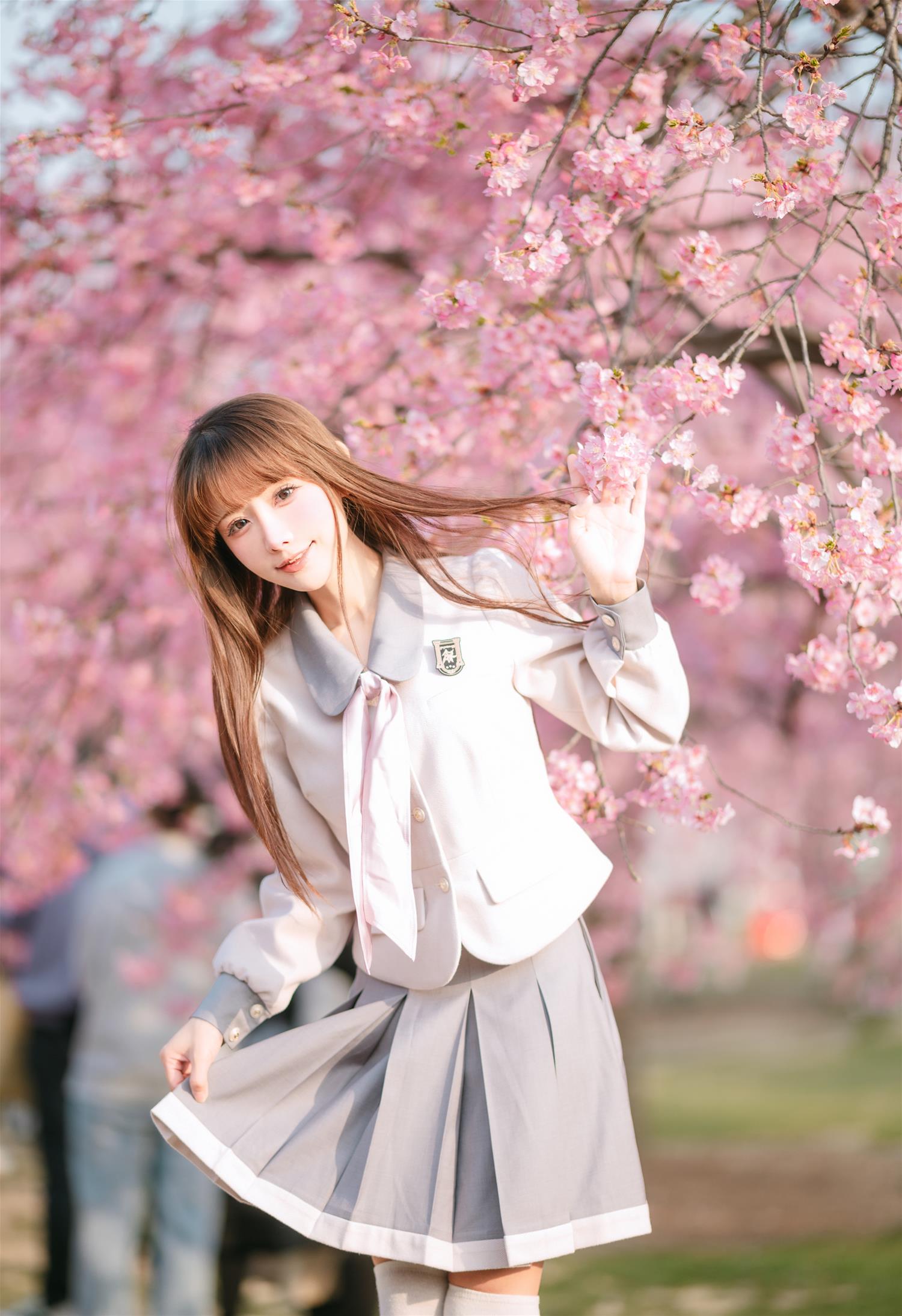 紫氯氯 樱花下的JK少女 [18P-71MB]