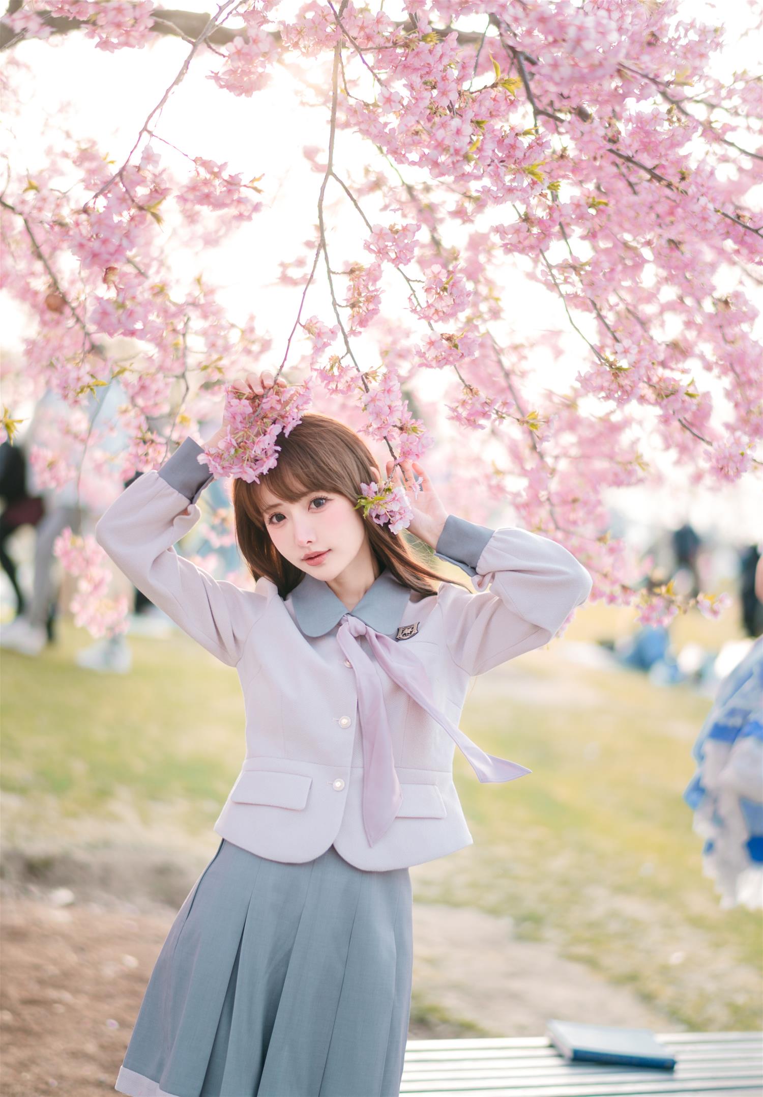 紫氯氯 樱花下的JK少女 [18P-71MB]