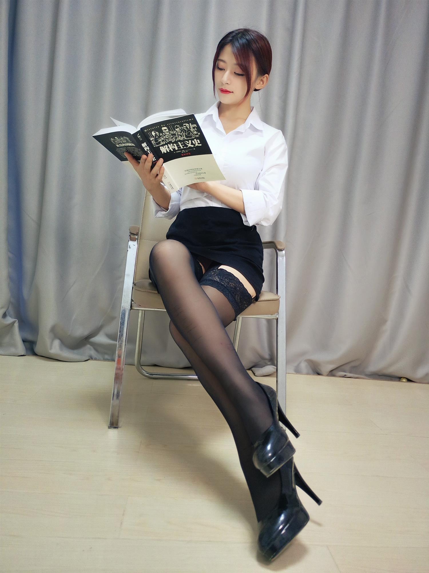 B站羊小雪 OL [13P-31MB]